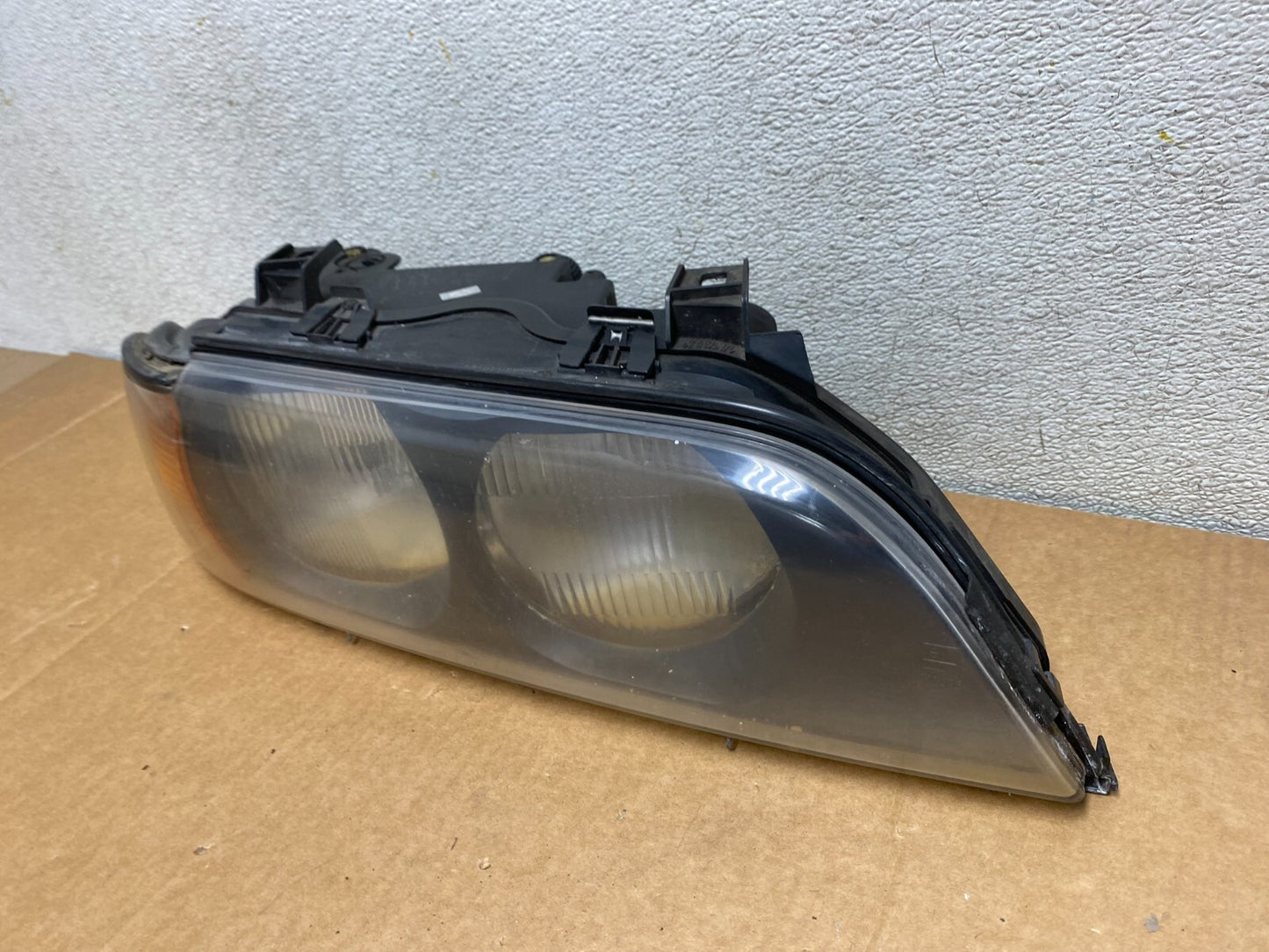 1997 - 2000 BMW E39 5 Series Headlight Right Passenger RH Halogen G4670 OEM DG11