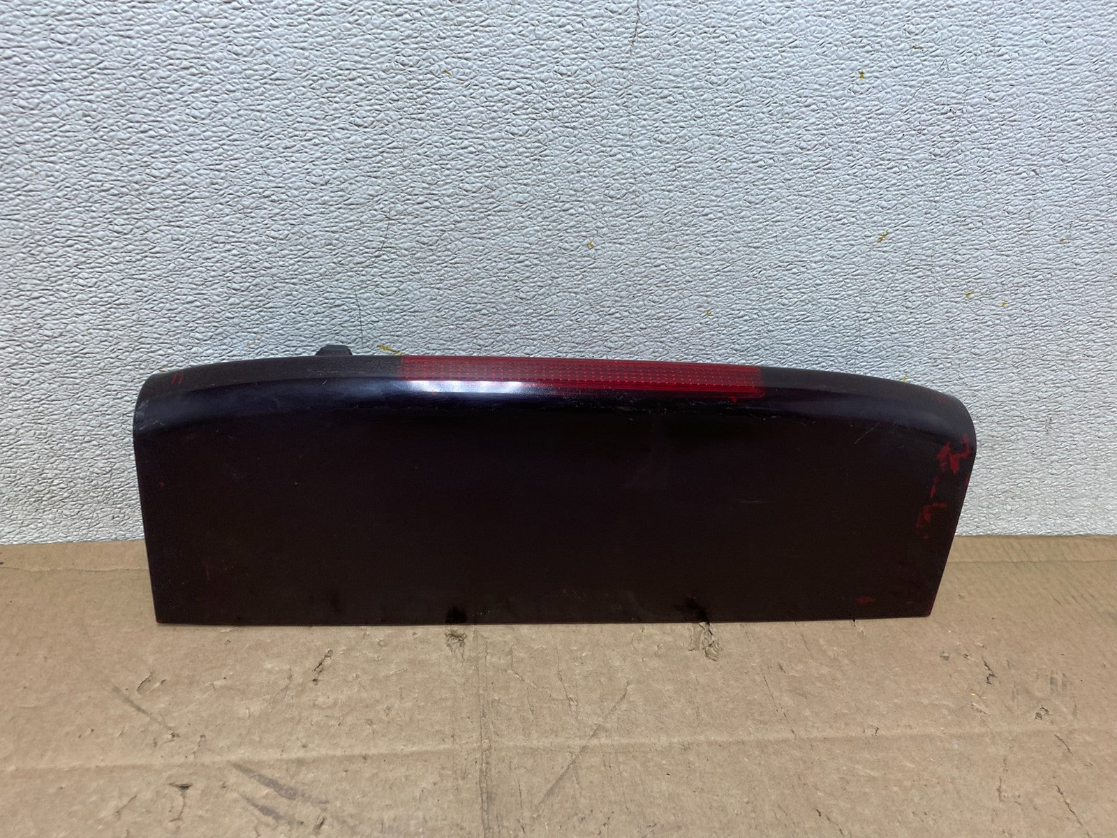 2005 to 2016 Land Rover Third Brake 3rd Rear Light OEM R7754 DG0