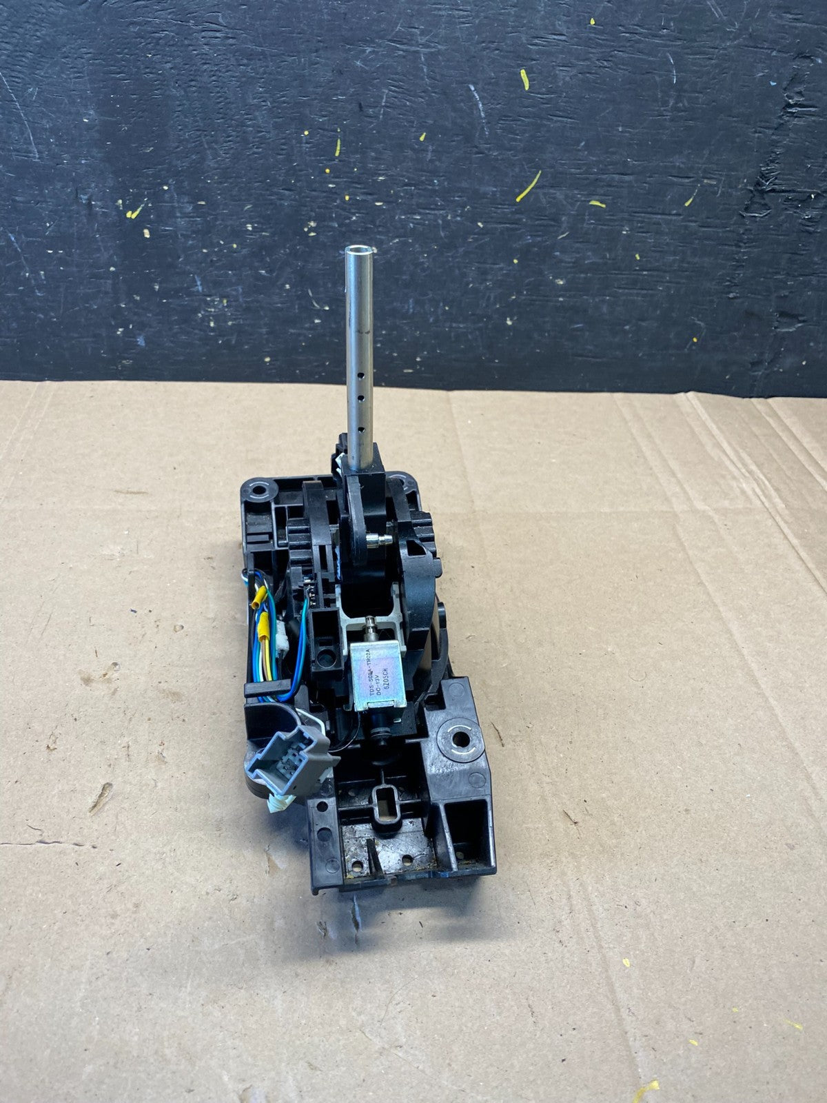 2013 to 2019 Lincoln MKT Automatic Transmission Gear Shifter Selector r8752 DG0