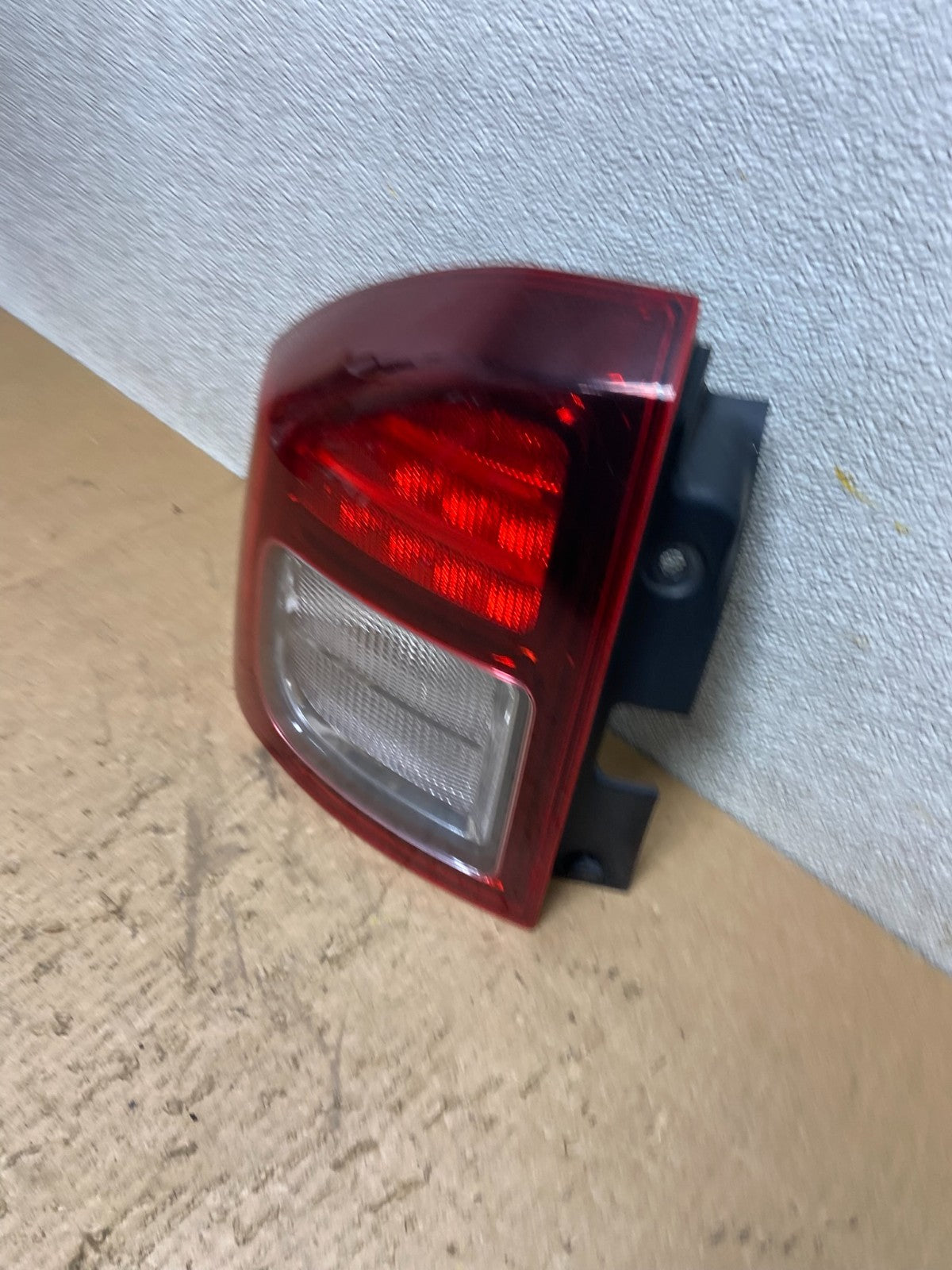 2014 - 2017 Jeep Compass Left Driver LH Side Tail Light Z9560 DW1
