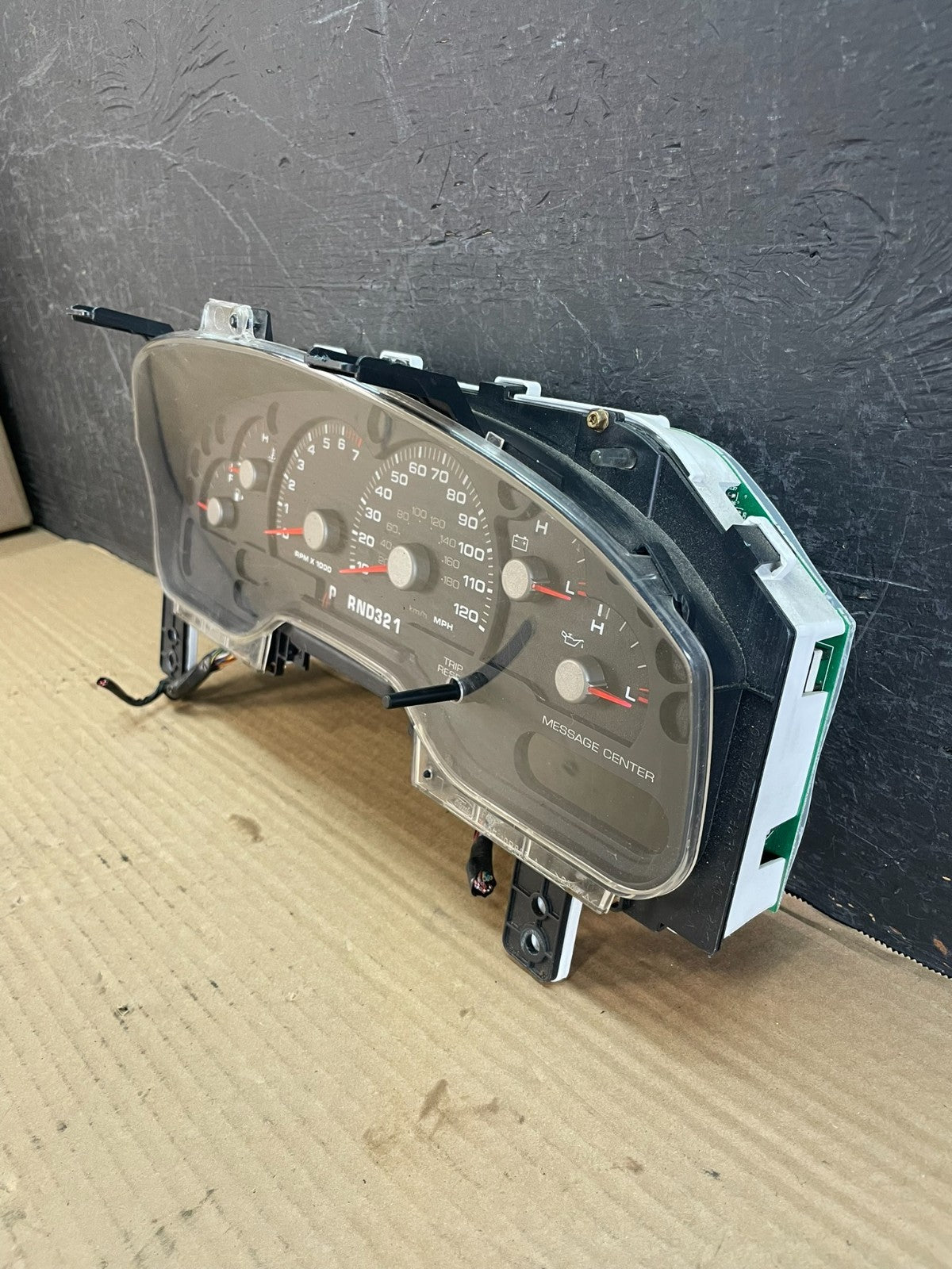 2004 2005 Mercury Mountaineer Instrument Cluster Speedometer Gauge AF3439 DW2