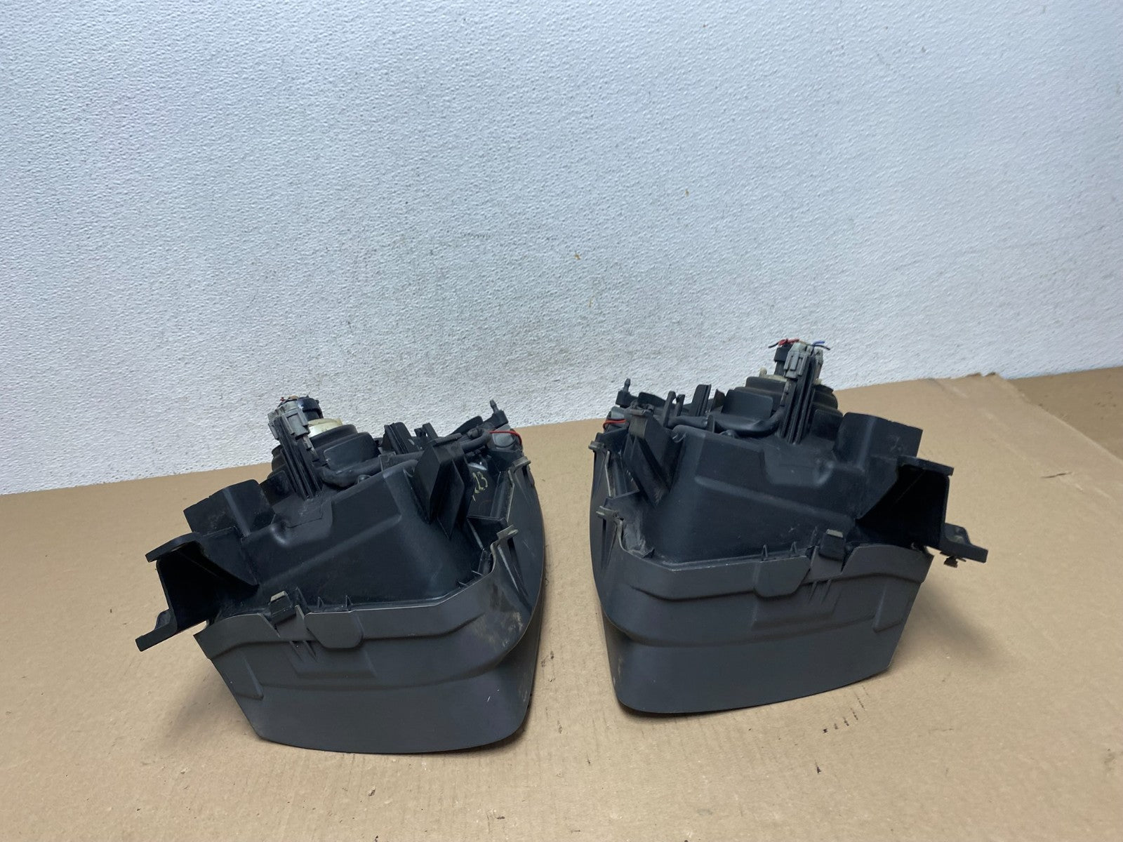2002 2003 2004 Nissan Xterra Left+Right Side Headlights AE7223 DW10