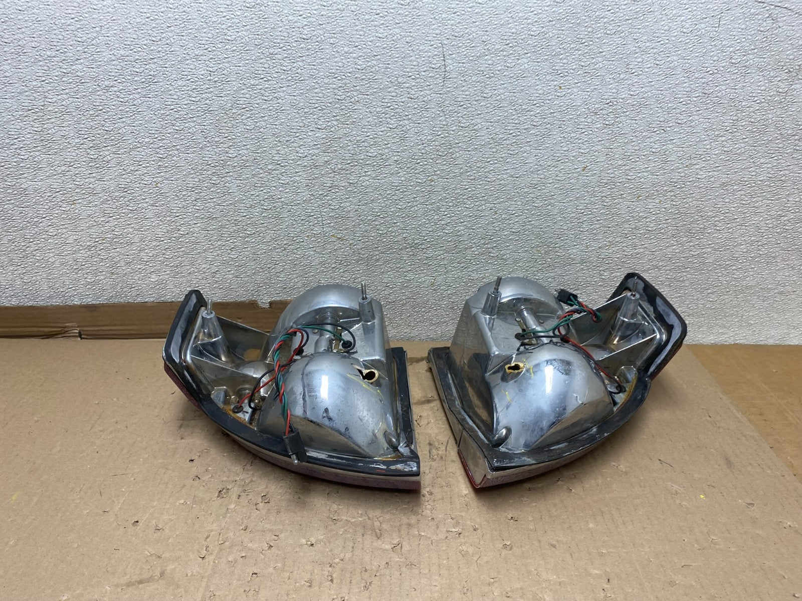 1986 to 1991 Jaguar Xjs Left+Right Set  Tail Lights OEM u1175 DG6