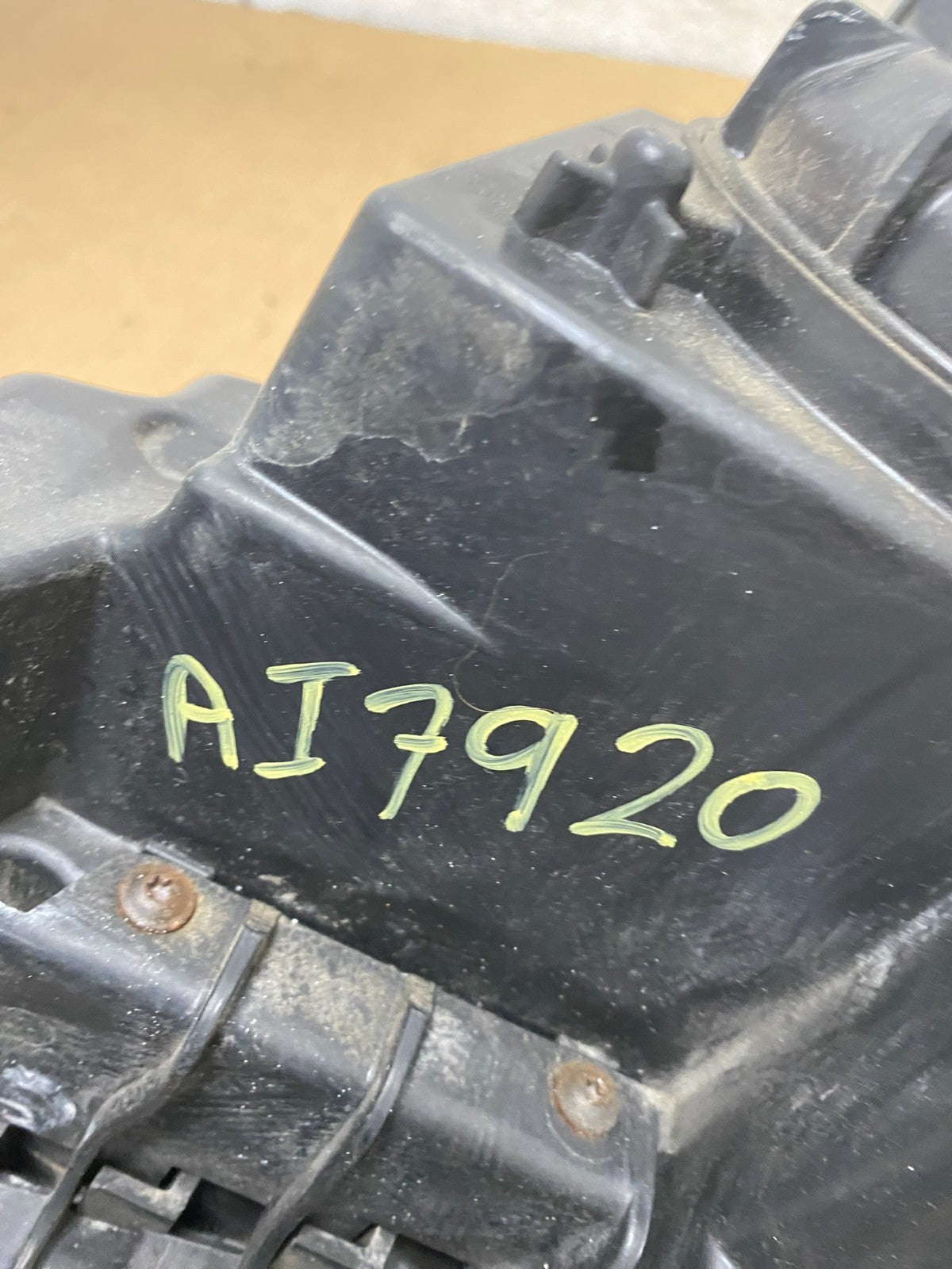 2010 - 2015 Chevrolet Equinox Halogen Headlight Right Passenger Side AI7920 DW8