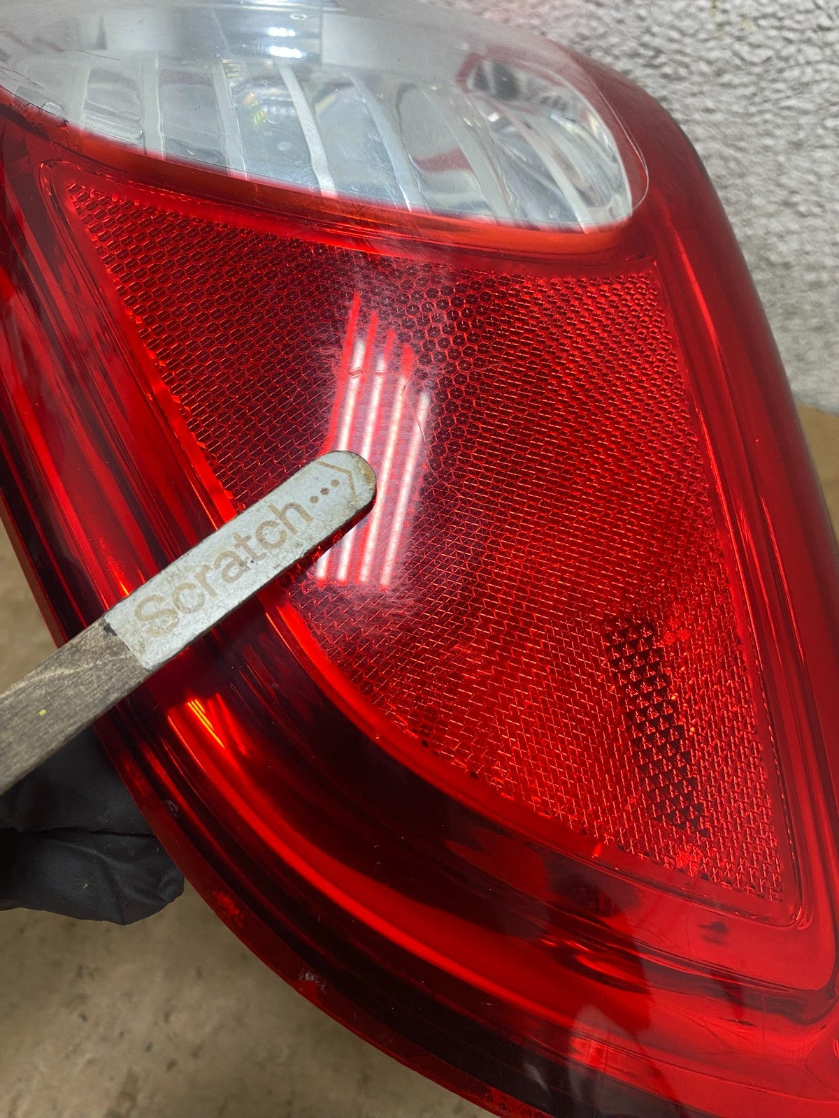 2010 to 2012 Hyundai Santa Fe Right Passenger RH Tail Light OEM S7639 DW5