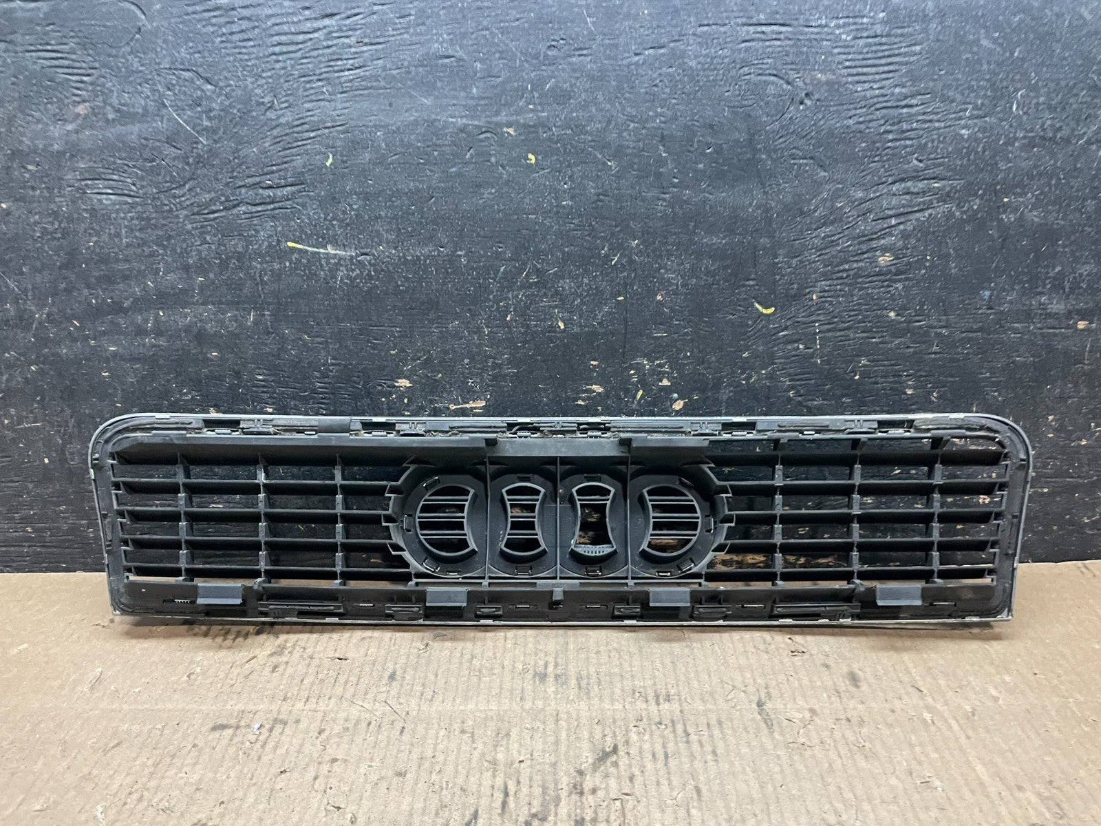 2002 to 2005 Audi A4 Upper Front Grill Grille OEM  Y1278 DG4