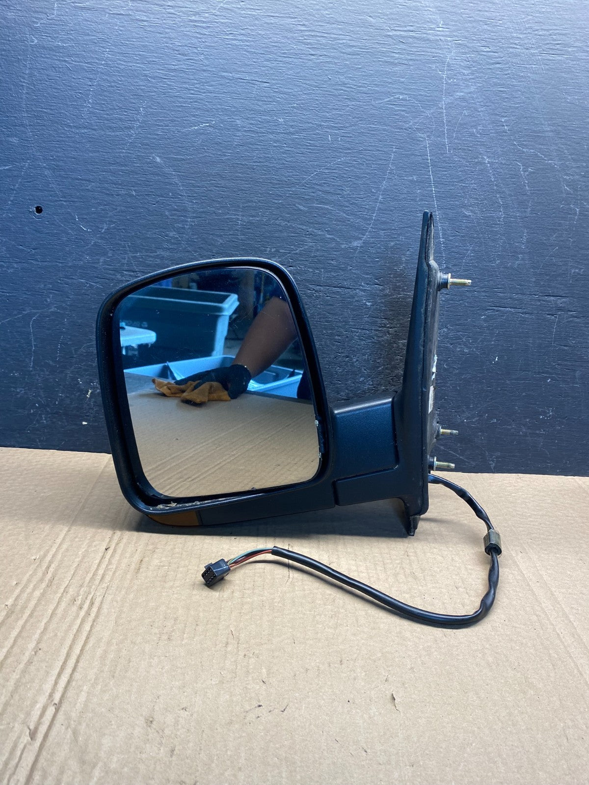 2003 2007 Chevrolet Express 1500 Left Driver LH Side View Mirror AF6963 DG9