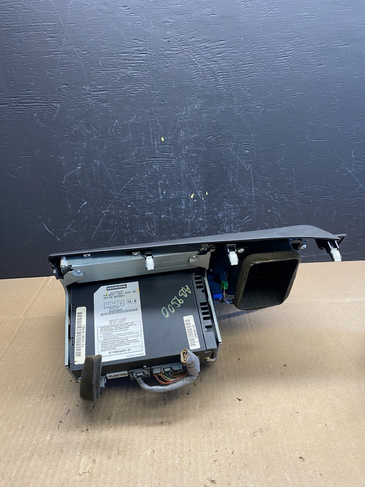 2006 - 2011 Honda Civic Radio AM/FM Climate Control Air Vent Bezel AB9500 DG4