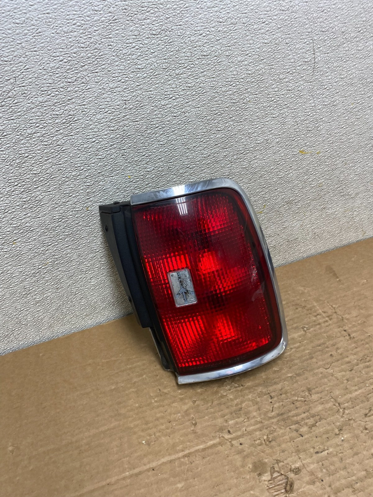 1991 - 1996 Oldsmobile 98 Ninety Eight Right Passenger RH Tail Light Z2915 DG2