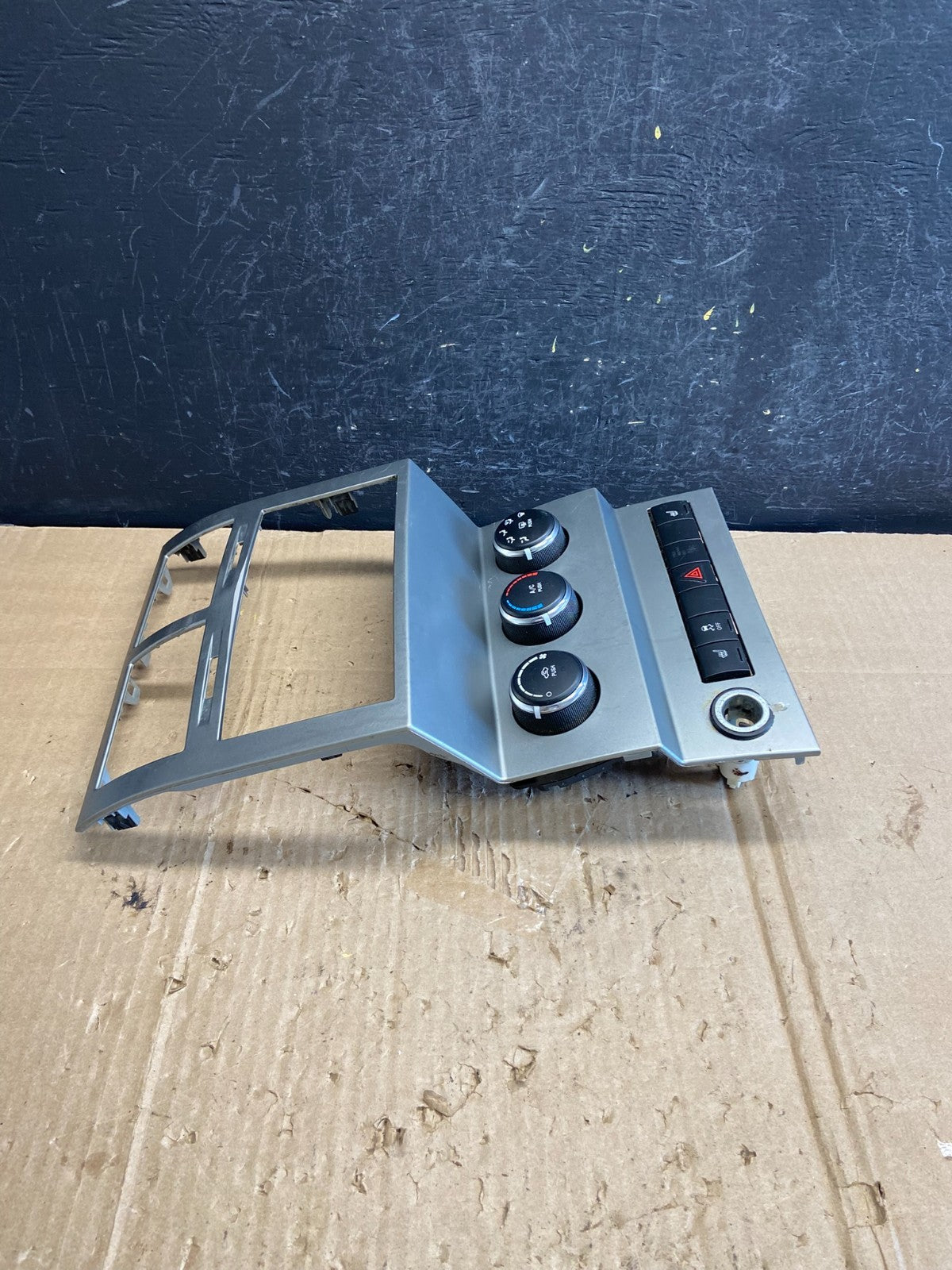 2007 to 2012 Dodge Nitro Dash Climate Temperature Control Radio Bezel AE1912 DG1