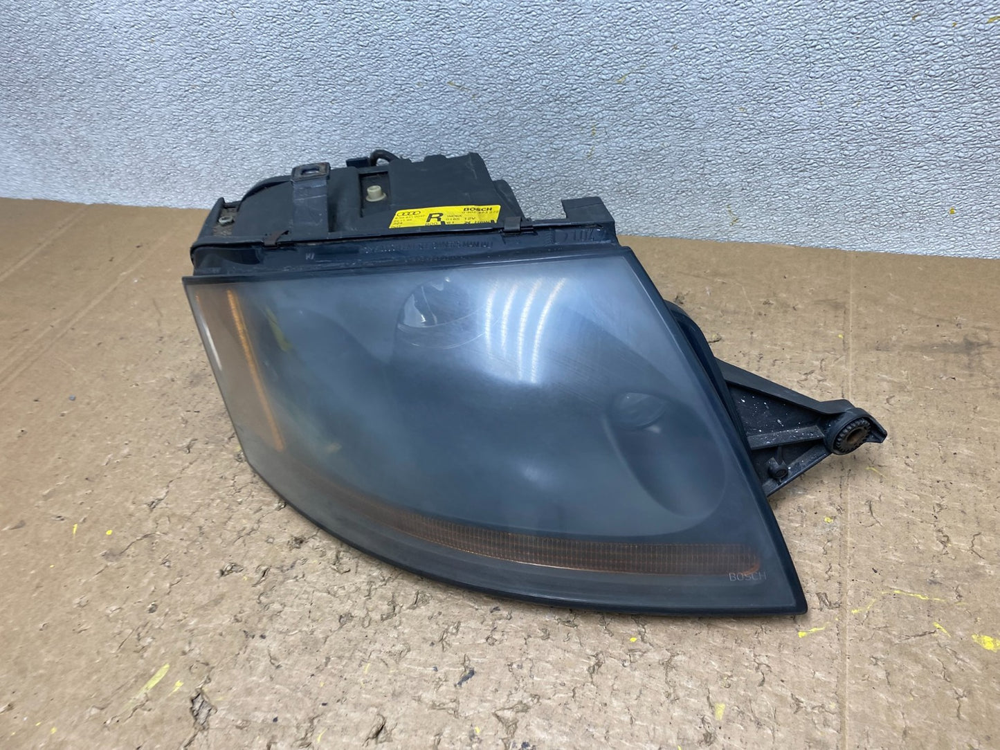 2000 to 2006 Audi TT Right Passenger RH Side Xenon HID Headlight V8490 DW1