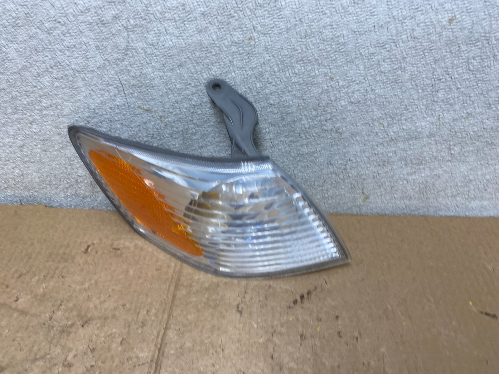 2000 - 2001 Toyota Camry Front Right Passenger RH Turn Signal Oem V3222 DW1