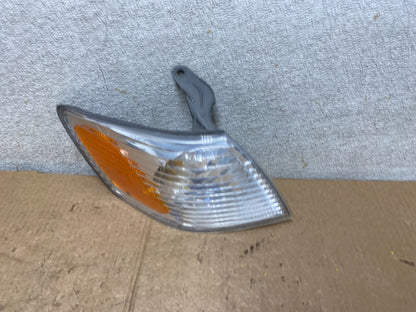 2000 - 2001 Toyota Camry Front Right Passenger RH Turn Signal Oem V3222 DW1