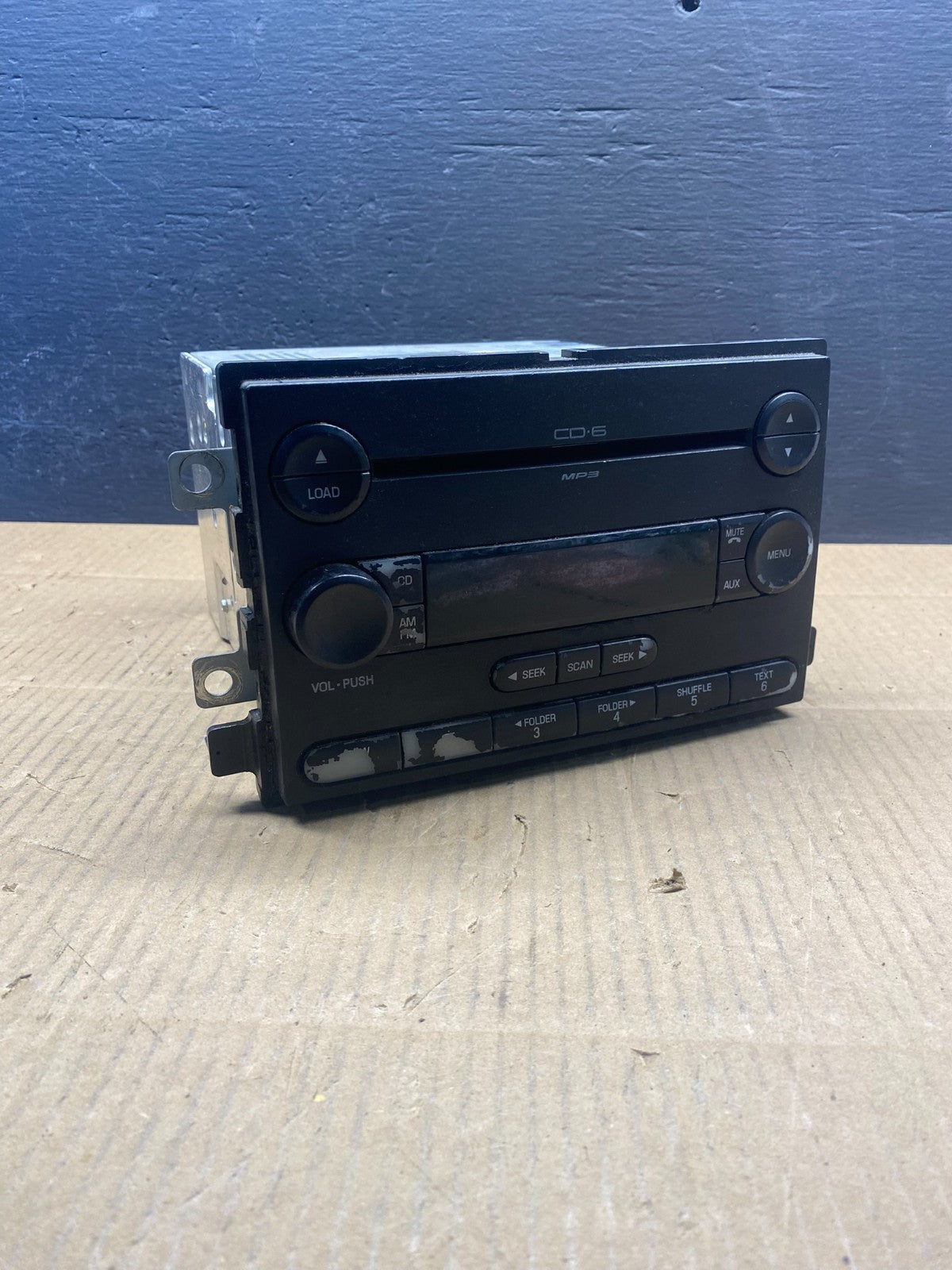 2005 to 2007 Ford Five Hundred Montego Radio CD Player AD1513 DG0
