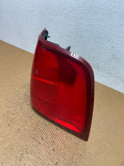 2003 to 2006 Lincoln Navigator Right Passenger Side Tail Light AE0295 LK1