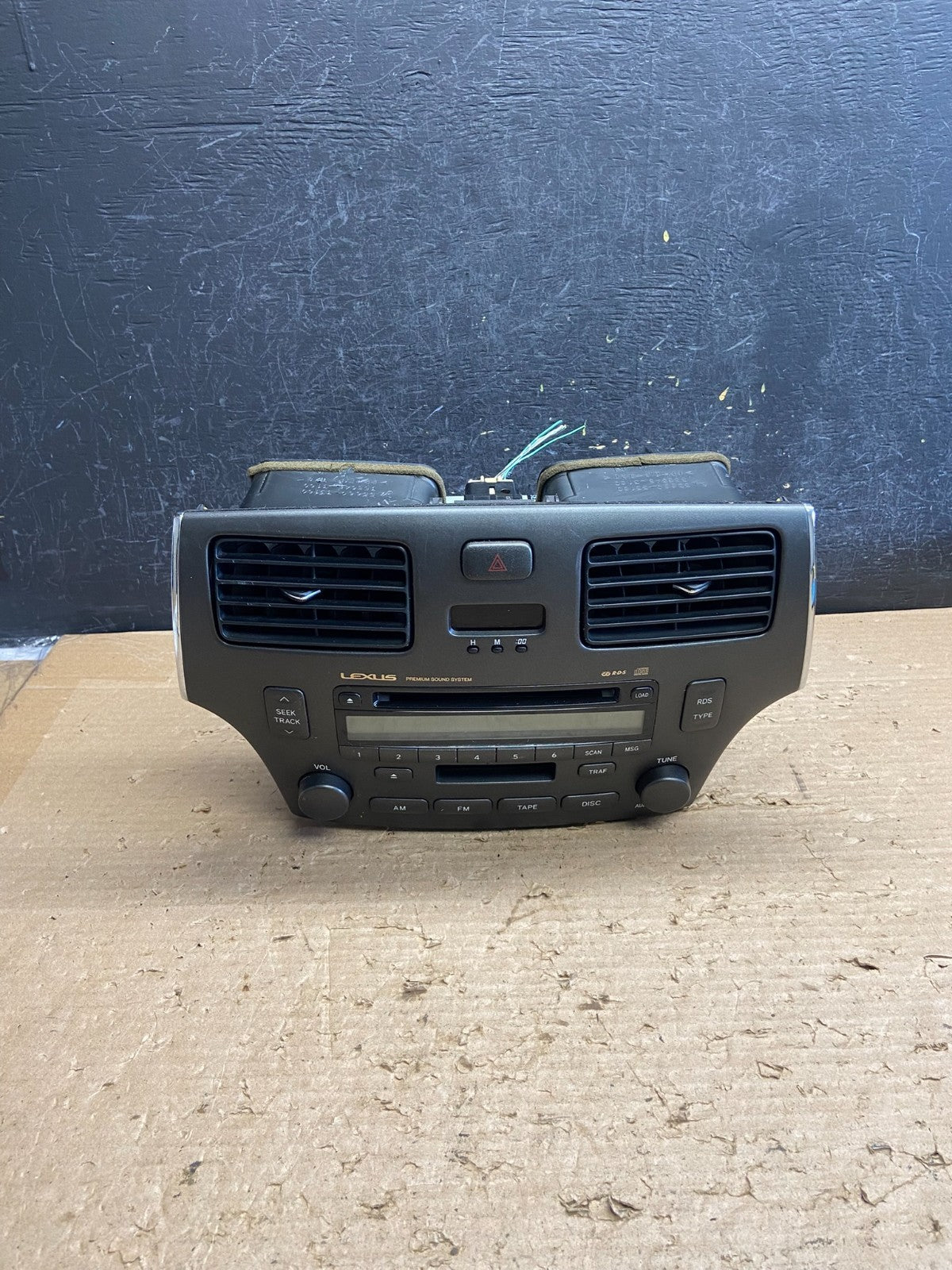 2004 to 2006 Lexus ES330 Es300 Radio Receiver Tape CD Air Vent AG8707 DG0