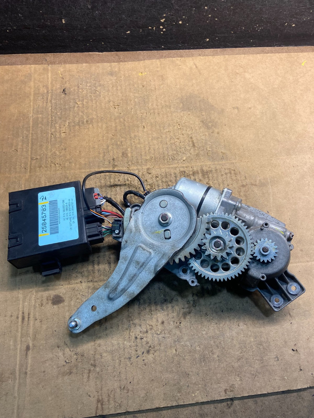 GMC Acadia Yukon Tahoe  Rear Trunk Liftgate Power Motor Actuator OEM y3777 DG5