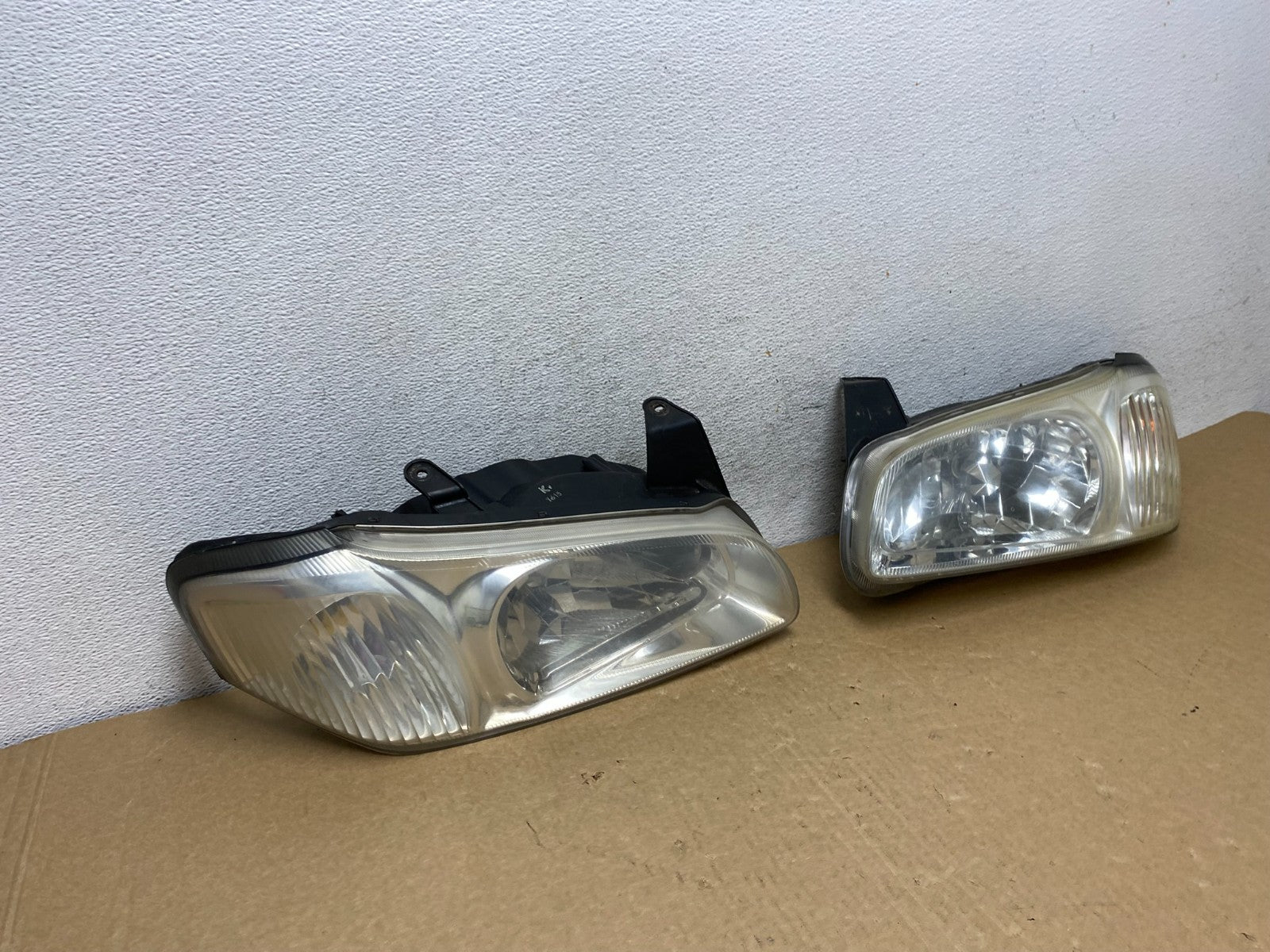 2000 to 2001 Nissan Maxima Left + Right Set Halogen Headlights AF7318 DW2
