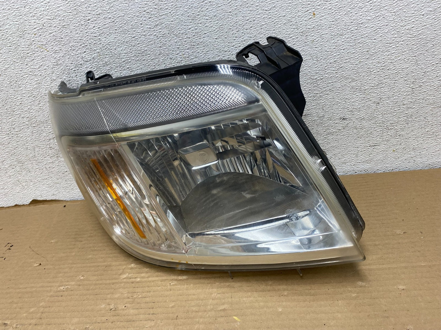 2008 to 2011 Mercury Mariner Right Passenger RH Side Halogen Headlight AG9341 DW2
