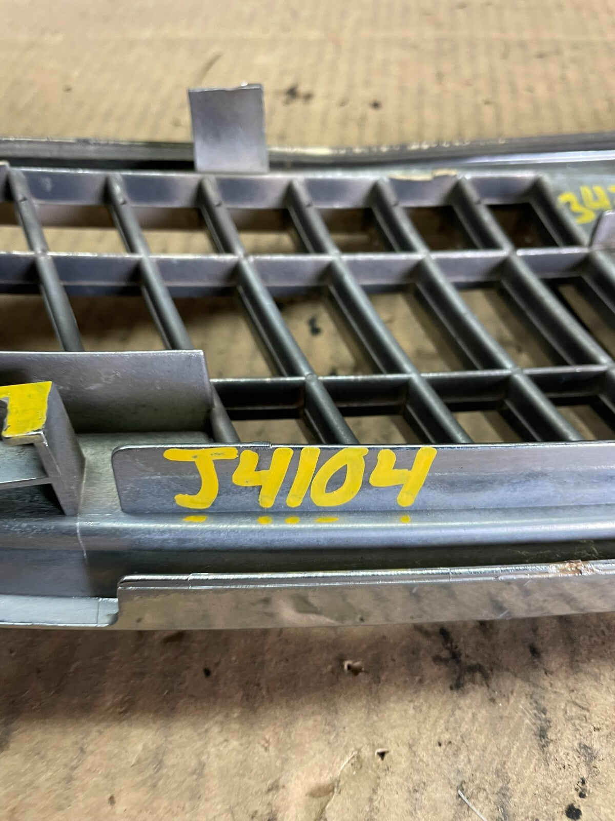 2000 to 2001 Infiniti i30 Front Upper Grill Grille OEM J4104 PS8
