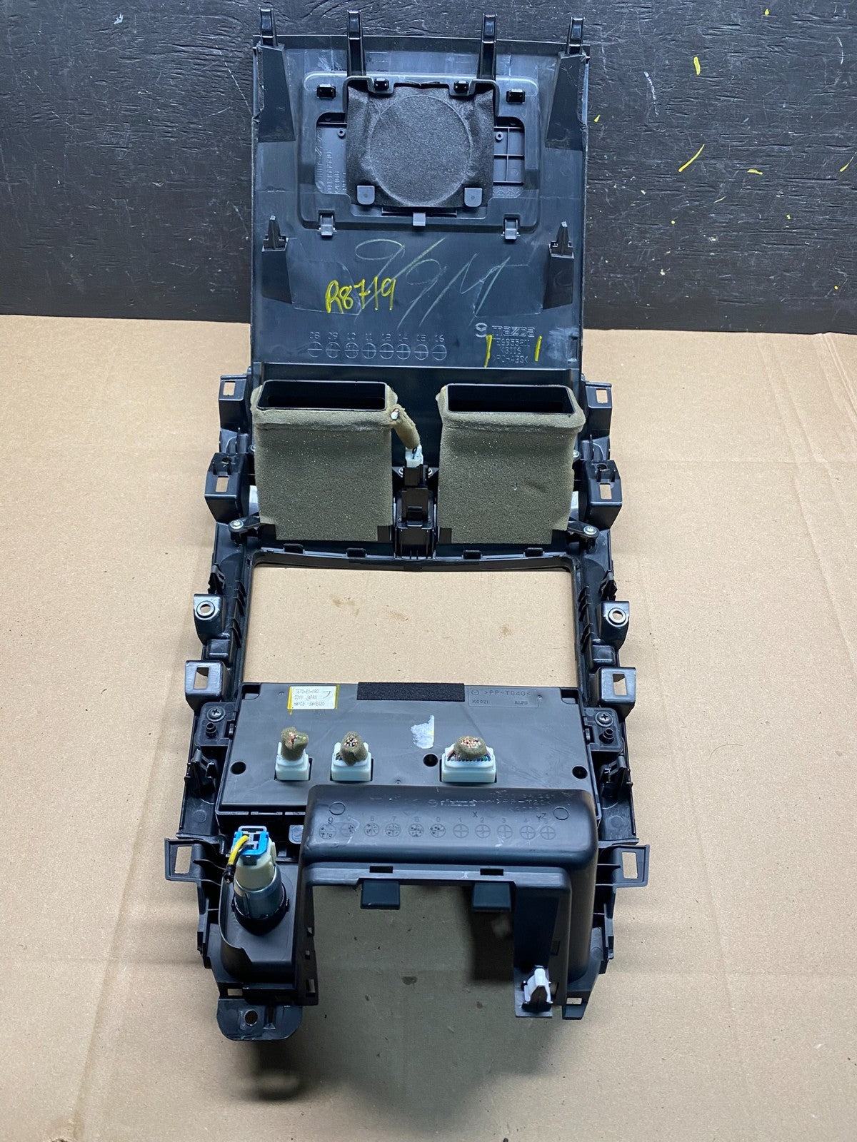 2010 - 2015 Mazda CX-9 Radio Dash Trim Bezel W/Vent AC Climate Control R8719 DG4