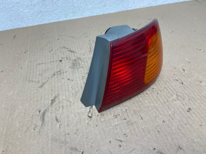 1998 1999 2000 Toyota Corolla Right Passenger Side Tail light AE8773 LK2