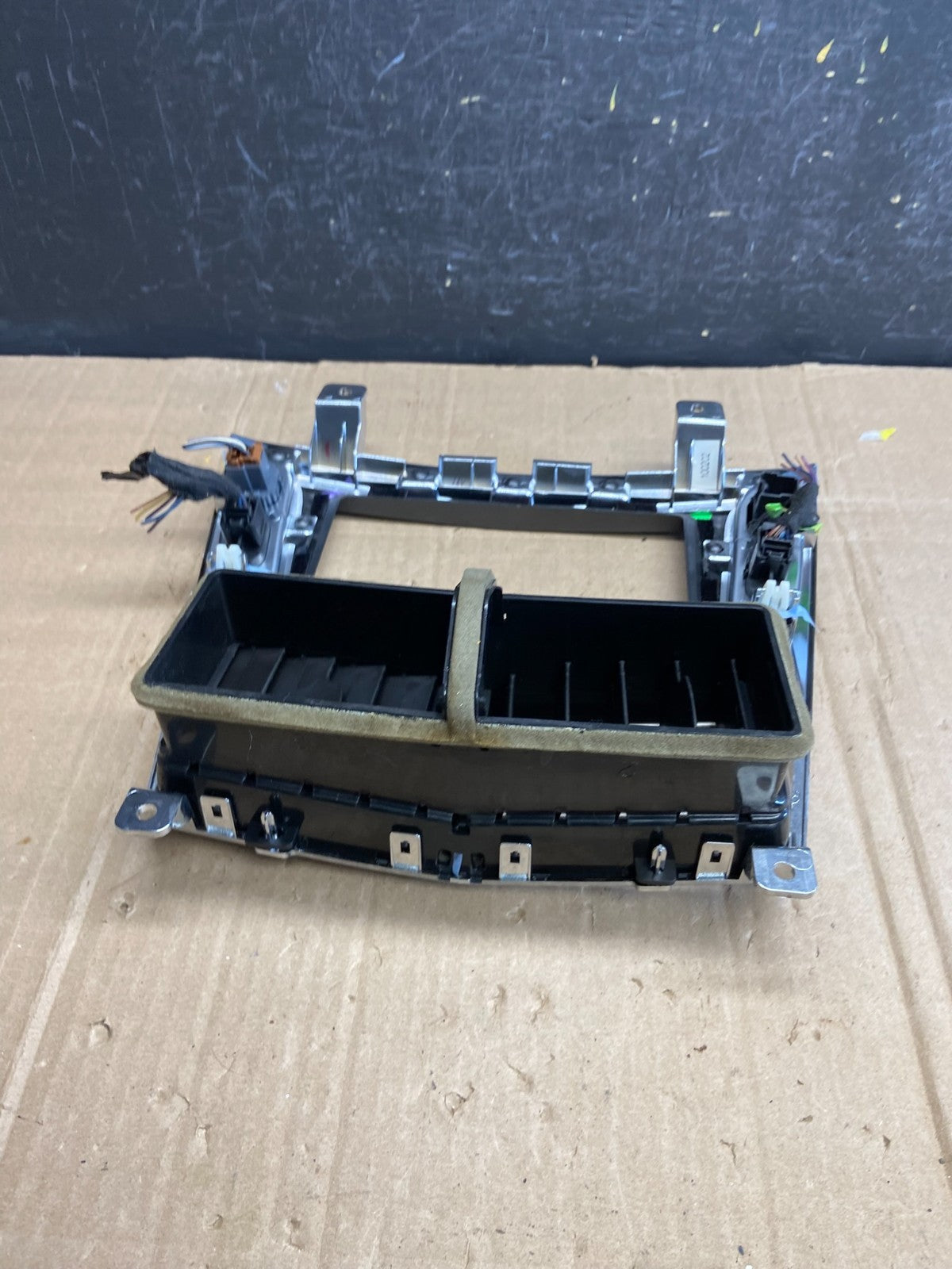2010 - 2012 Lincoln Mkt Center Dash Gps Radio Bezel Panel Air Vent ad7243 DG4