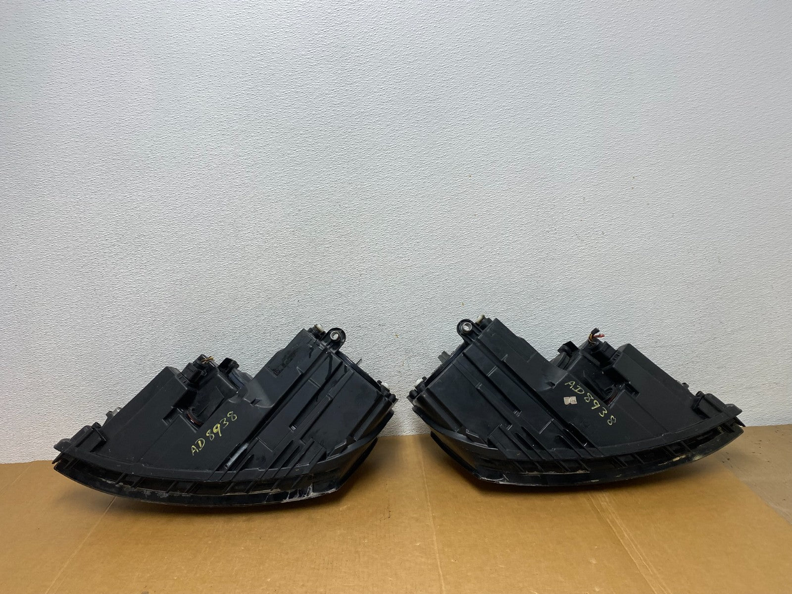 2011 to 2014 Volkswagen Jetta Left+Right Headlights Halogen AD8938 DW10