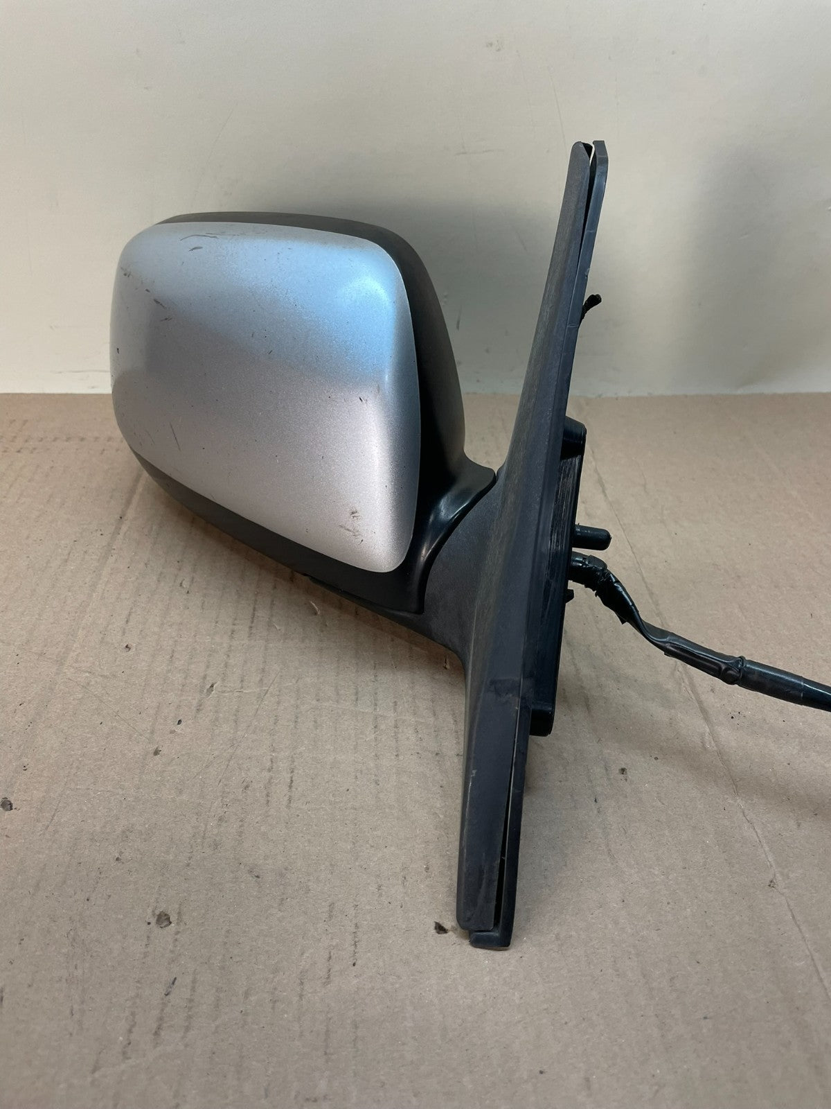 2004 to 2005 Toyota RAV4 Right Passenger RH Side View Door Mirror AJ0719 DG1