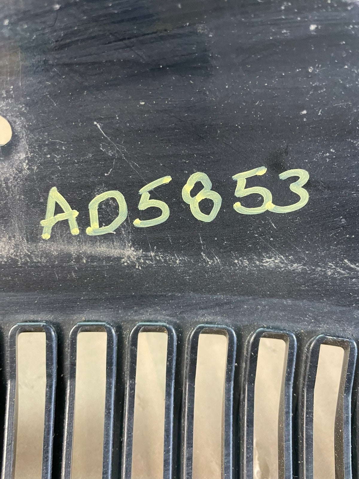 2006 to 2009 Buick Lucerne Front Grill Grille 25768116 AD58536