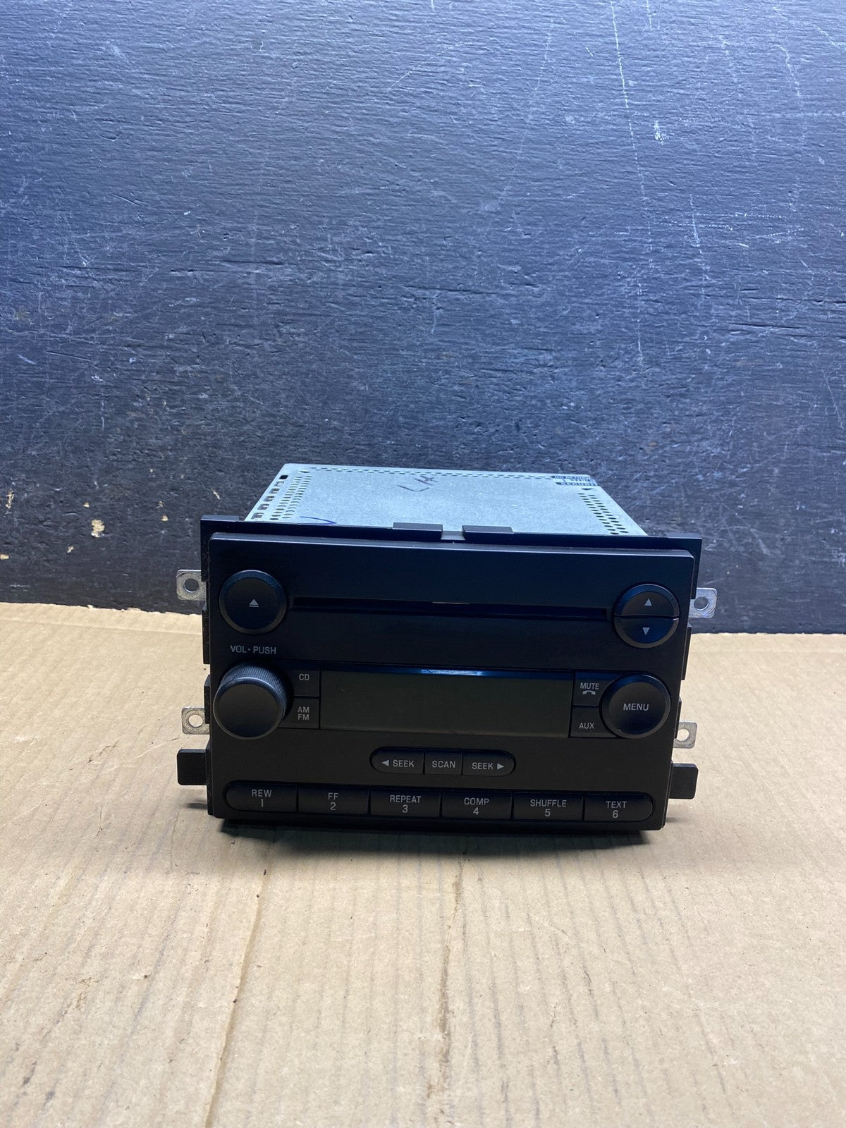 2004 to 2008 Ford F150 Mustang Radio Stereo Audio AM/FM ai0213 DG0