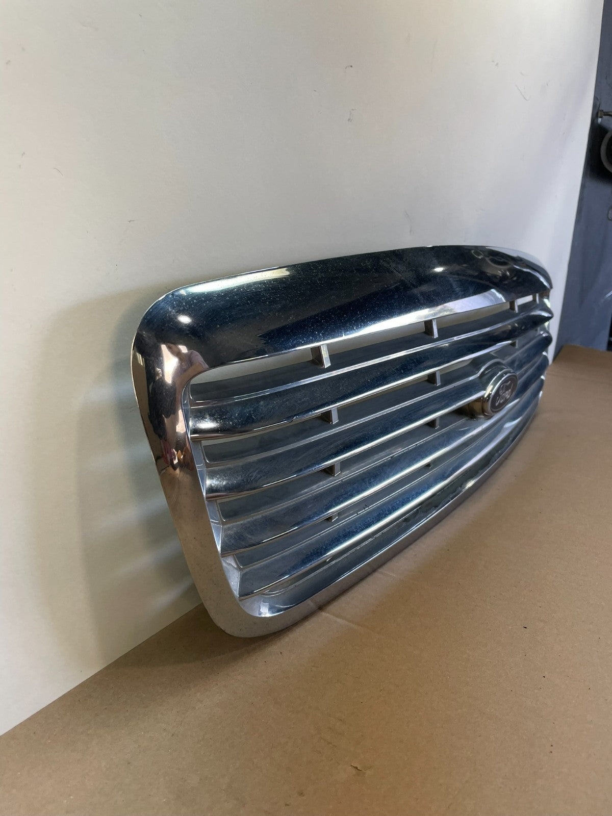 2003 to 2011 Ford Crown Victoria Front Upper Grille Grill Chrome AI0659 DG2