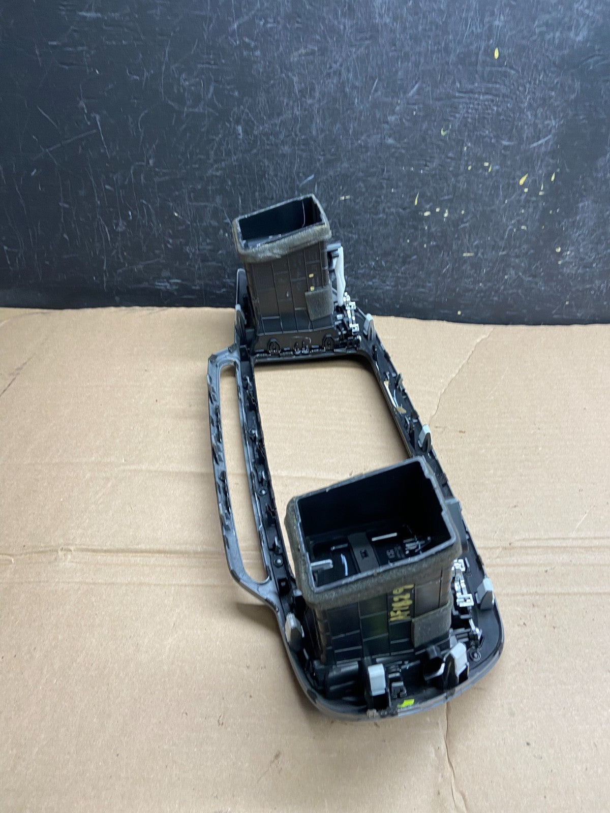 2016 - 2018 Kia Sorento Center Console Radio Air Vent Bezel Trim af1829 DG4