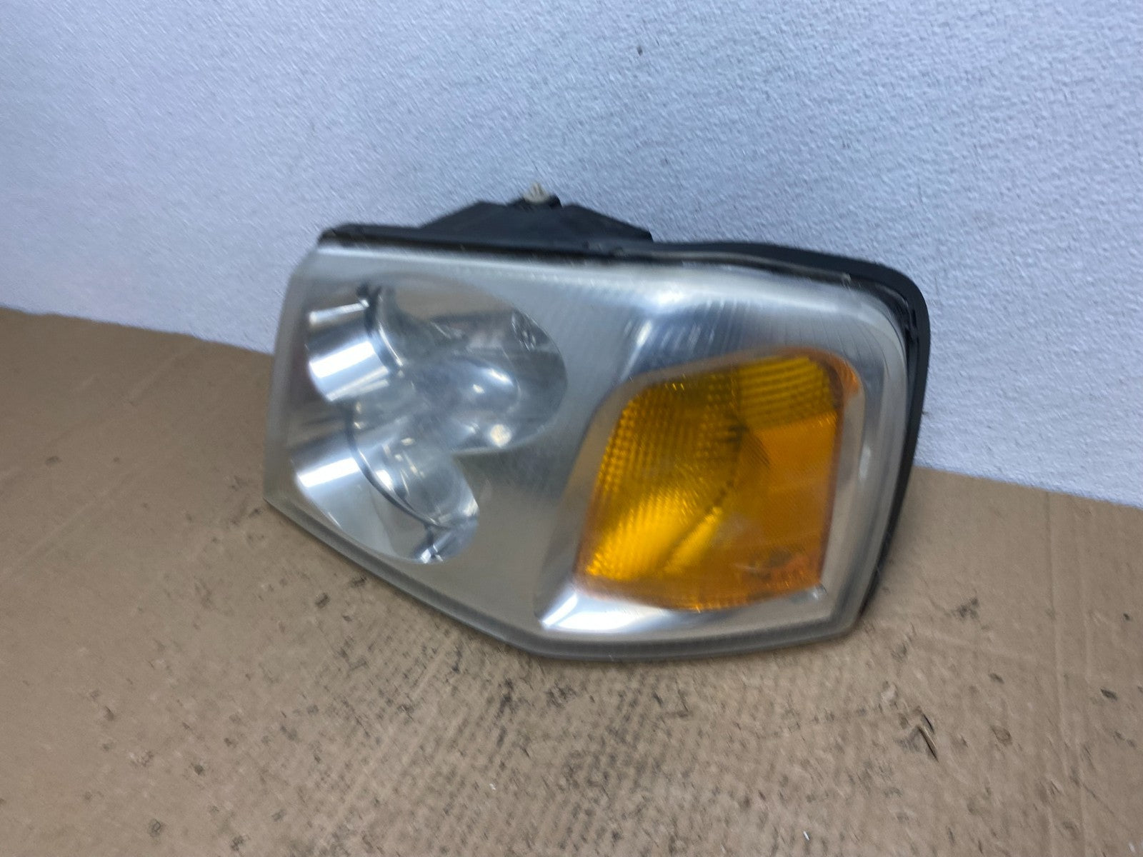 2002 to 2009 Gmc Envoy Left Driver Lh Side Headlight Halogen Oem AC4159 DW1
