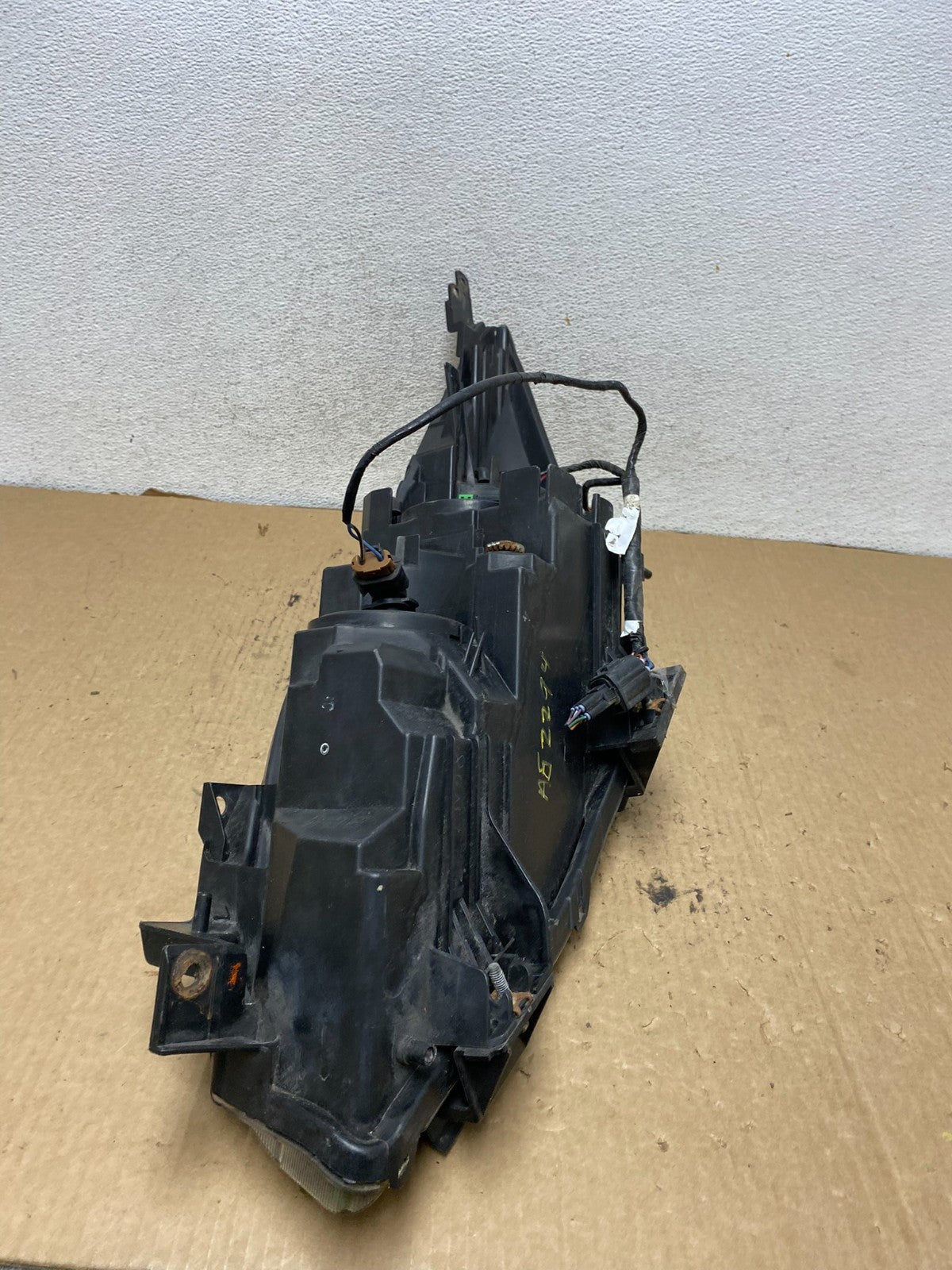 2010 - 2013 Mazda 3 Halogen Right Passenger Rh Side Headlight AG2294 DW8