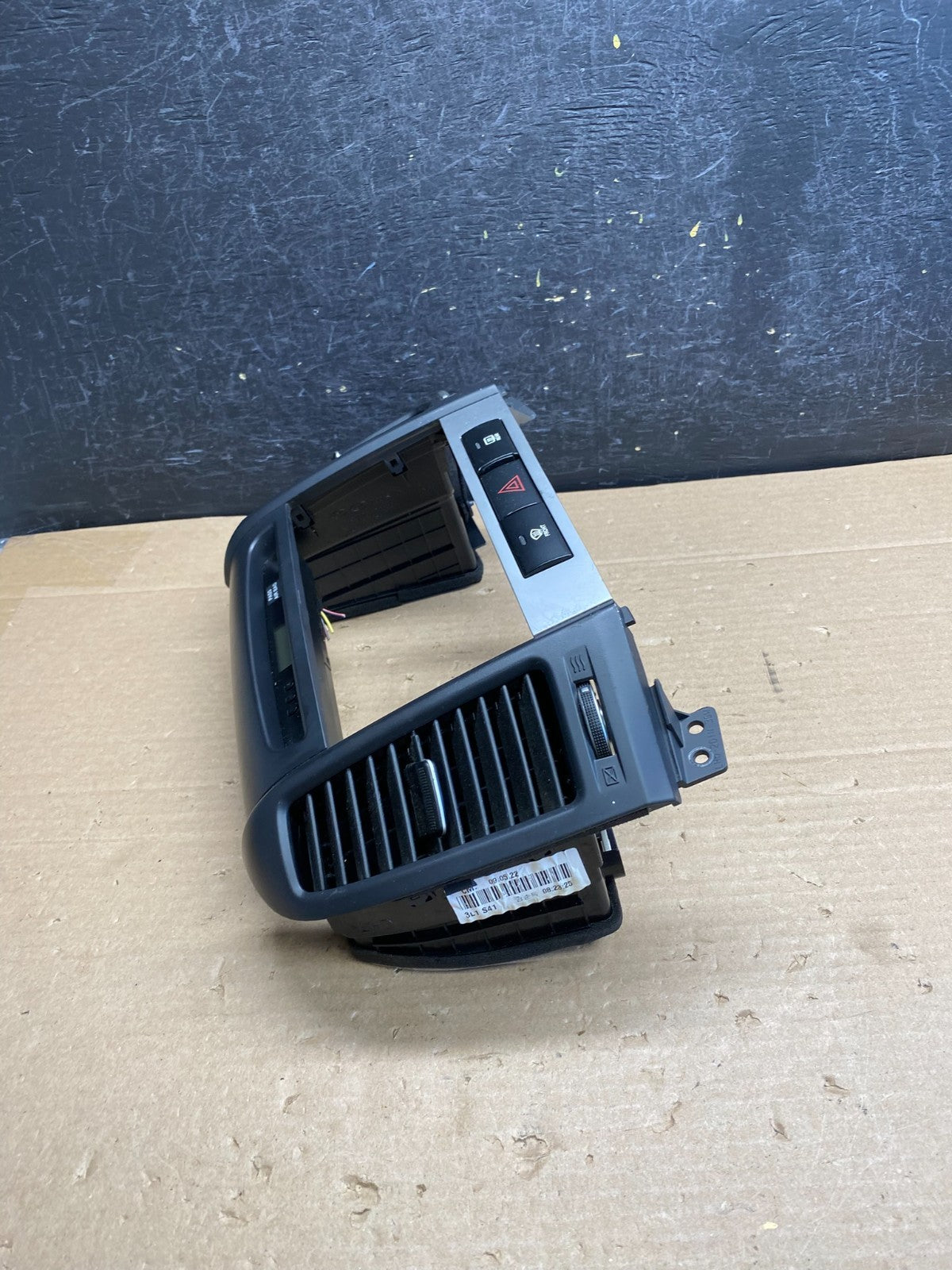 2007 to 2009 Hyundai Santa Fe Center Dashboard Radio Bezel Trim AG6256 DG1