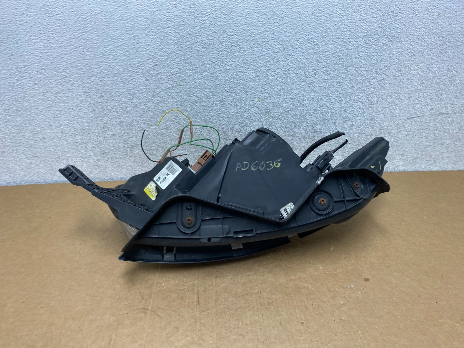 2013 to 2019 Ford Taurus Right Passenger RH Side Headlight Halogen AD6036 DW9