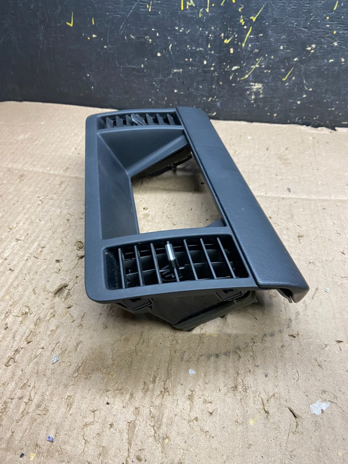 2003-2007 Nissan Murano Radio Center Console Display Bezel Air Vent OEM Y8023 DG2