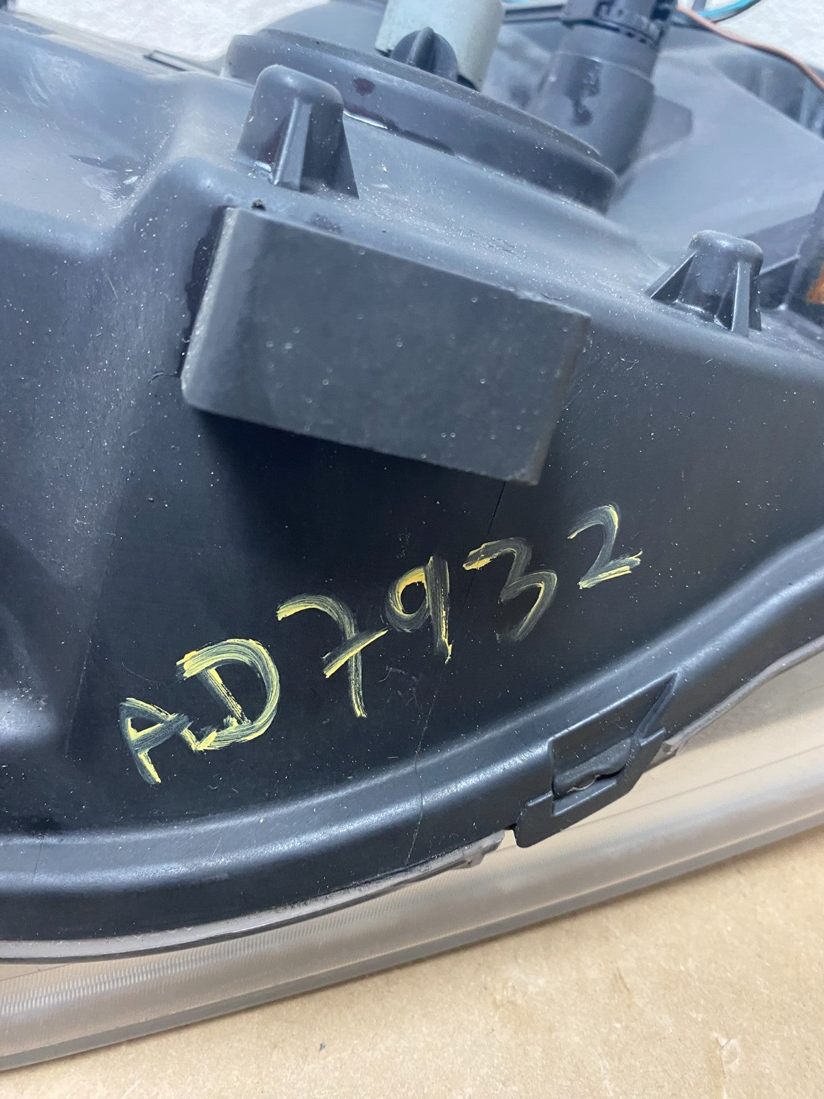 2007-2014 GMC Yukon Halogen Headlight Right Passenger Side AD7932 DW9