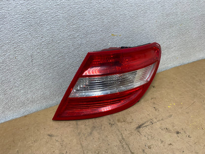2008 2009 2010 2011 Mercedes C-Class Right Passenger Tail Light Oem X7082 PS2