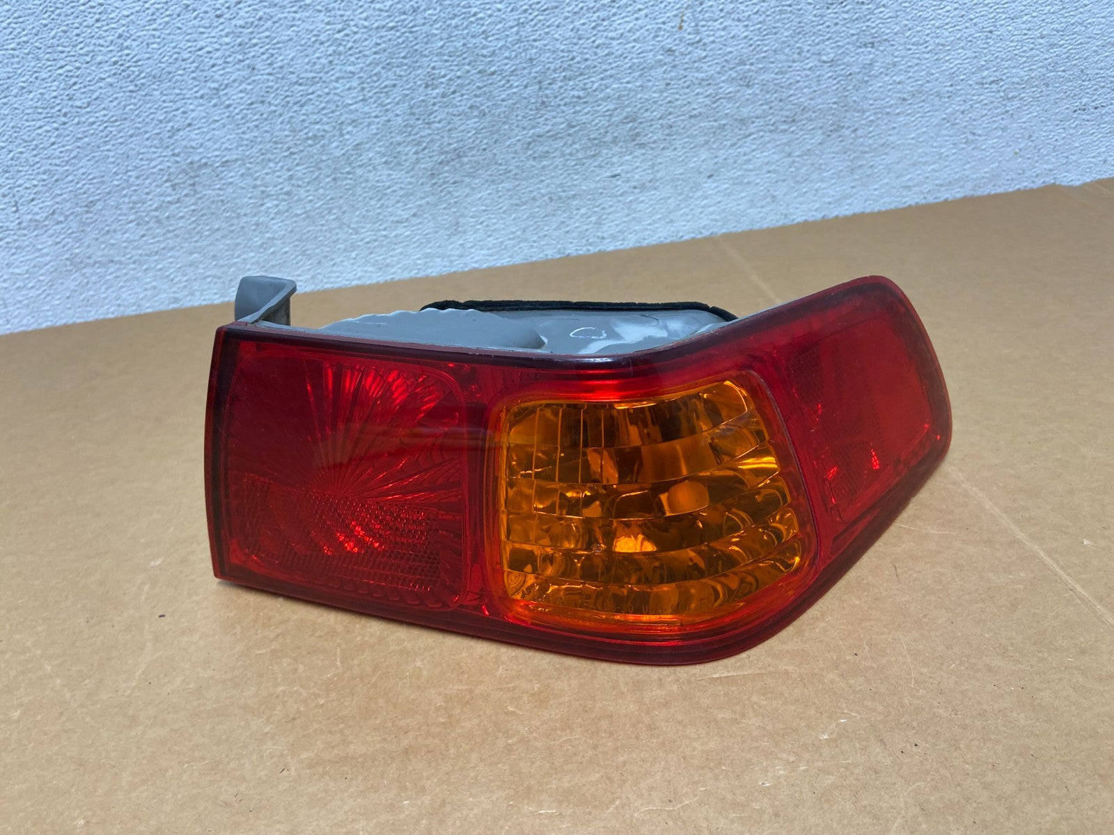 2000 to 2001 Toyota Camry Right Passenger Rh Tail Light AD8907 DW0