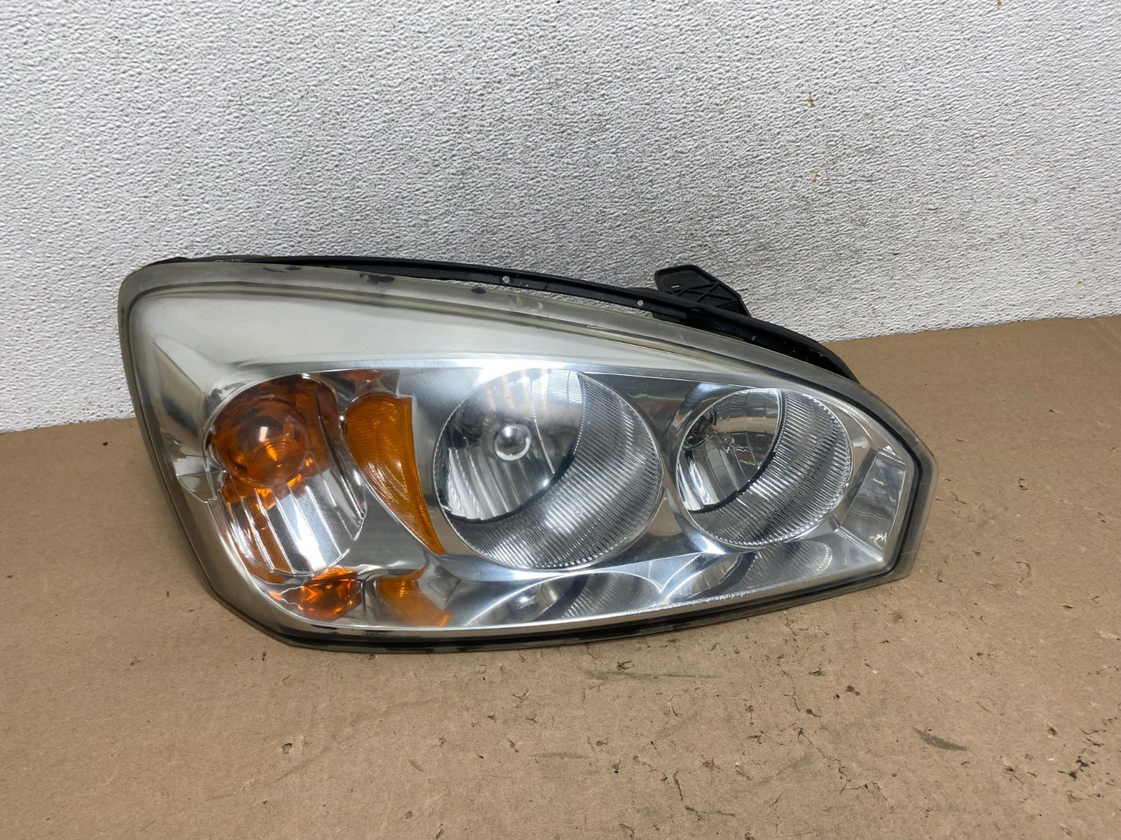 2004 to 2007 Chevrolet Malibu Right Passenger RH Headlight TYC AG4308 DW0