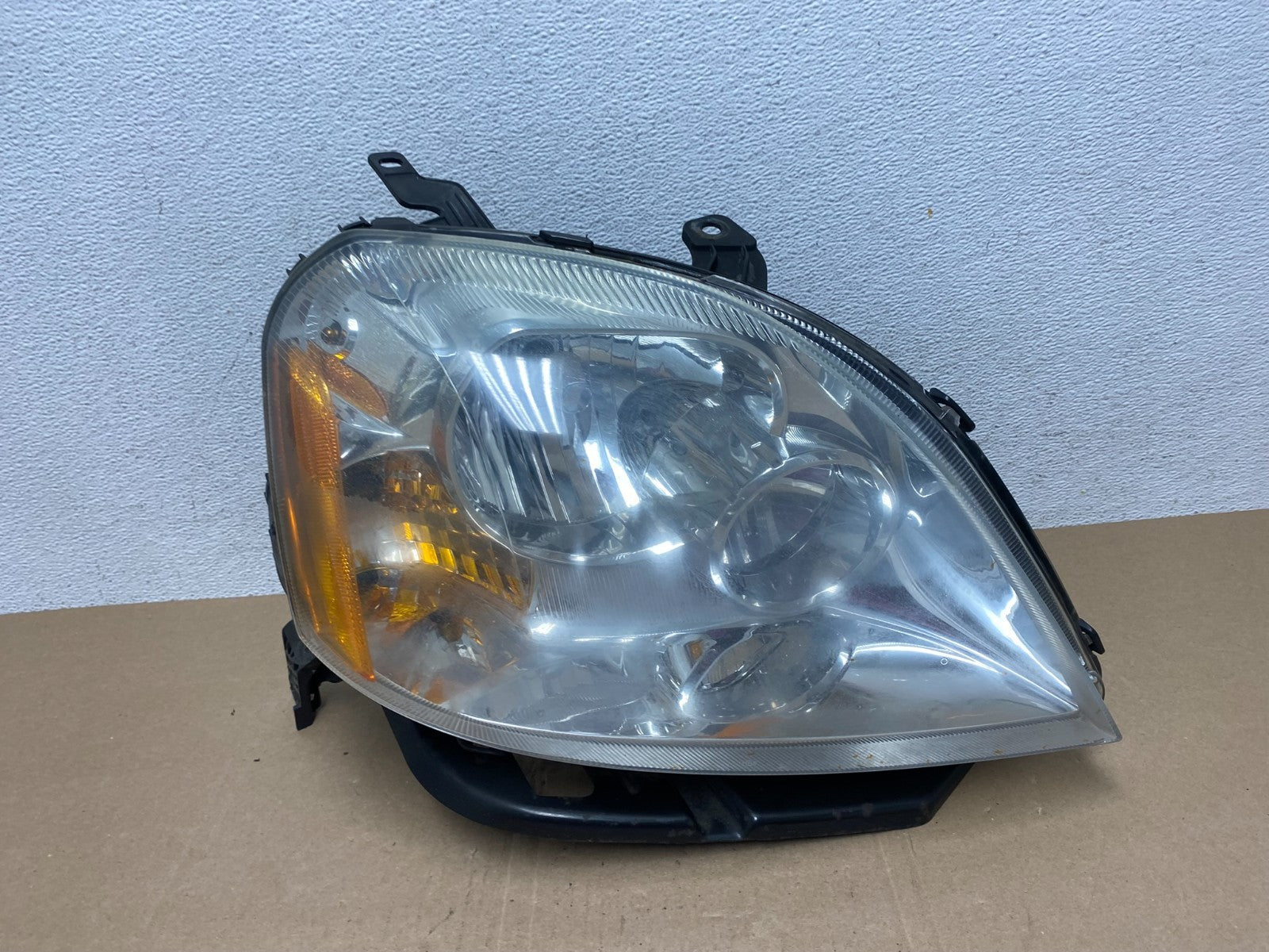 2005 to 2007 Ford Five Hundred Halogen Right Passenger Side Headlight AE4905 DW0