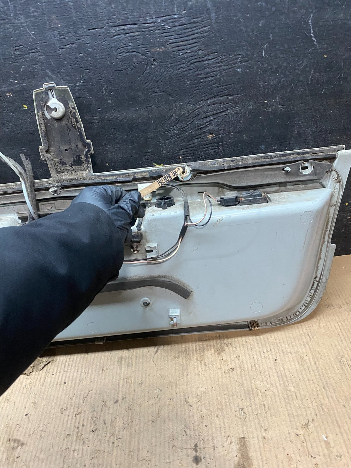 2007 to 2014 Lincoln Navigator Trunk Liftgate License Plate OEM X3437 DG11