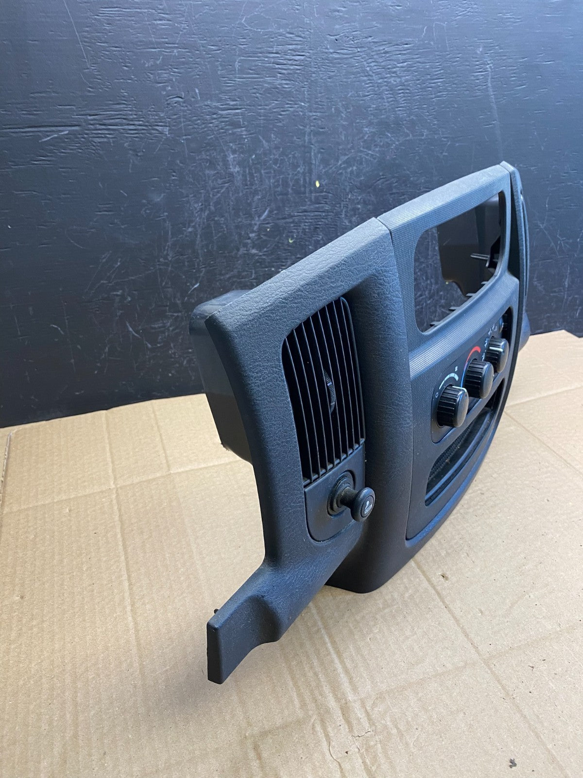 2002 to 2005 Dodge Ram Radio Climate Control Dash Air Vent Bezel Trim AC9310 DG1