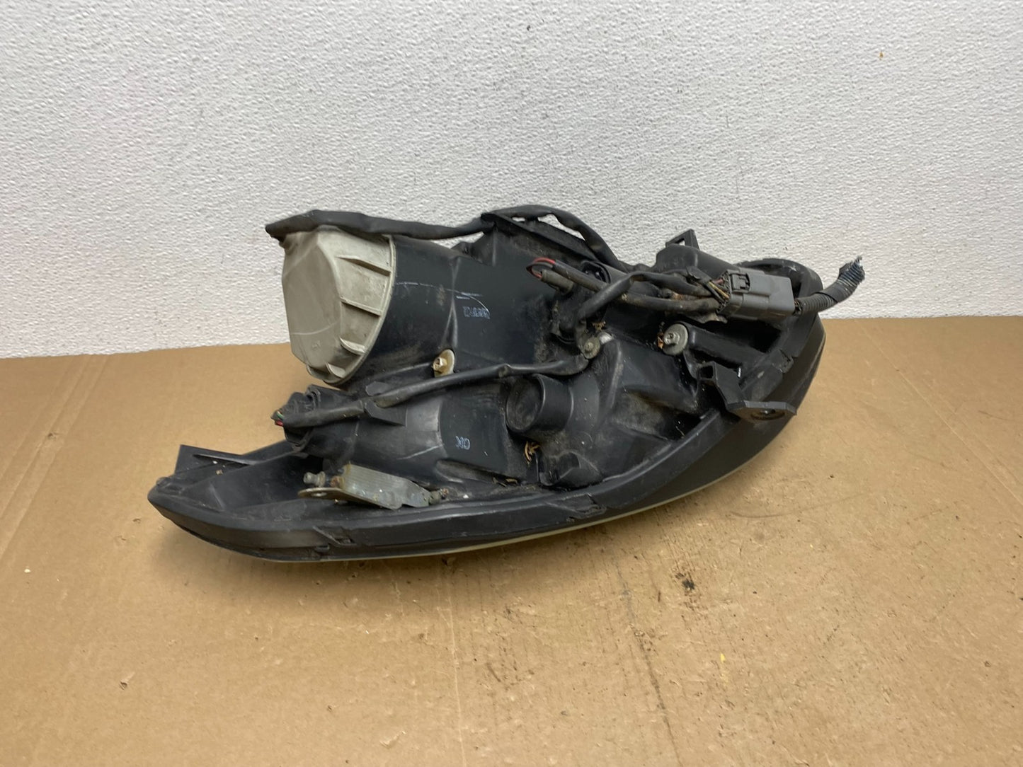 2004 2005 2006 Nissan Maxima Right Passenger Side Headlight Halogen AC5869 DW4