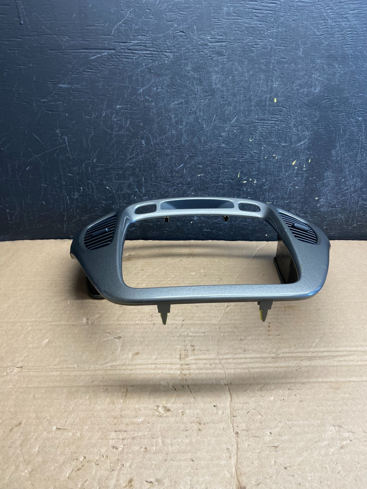 2001-2007 Toyota Highlander Radio Climate Dash Trim Bezel Air Vent af1980 DG3