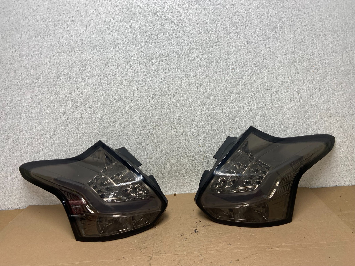 2015 to 2018 Ford Focus 4Dr Hatchback Right + Left Side Tail Lights AF47050