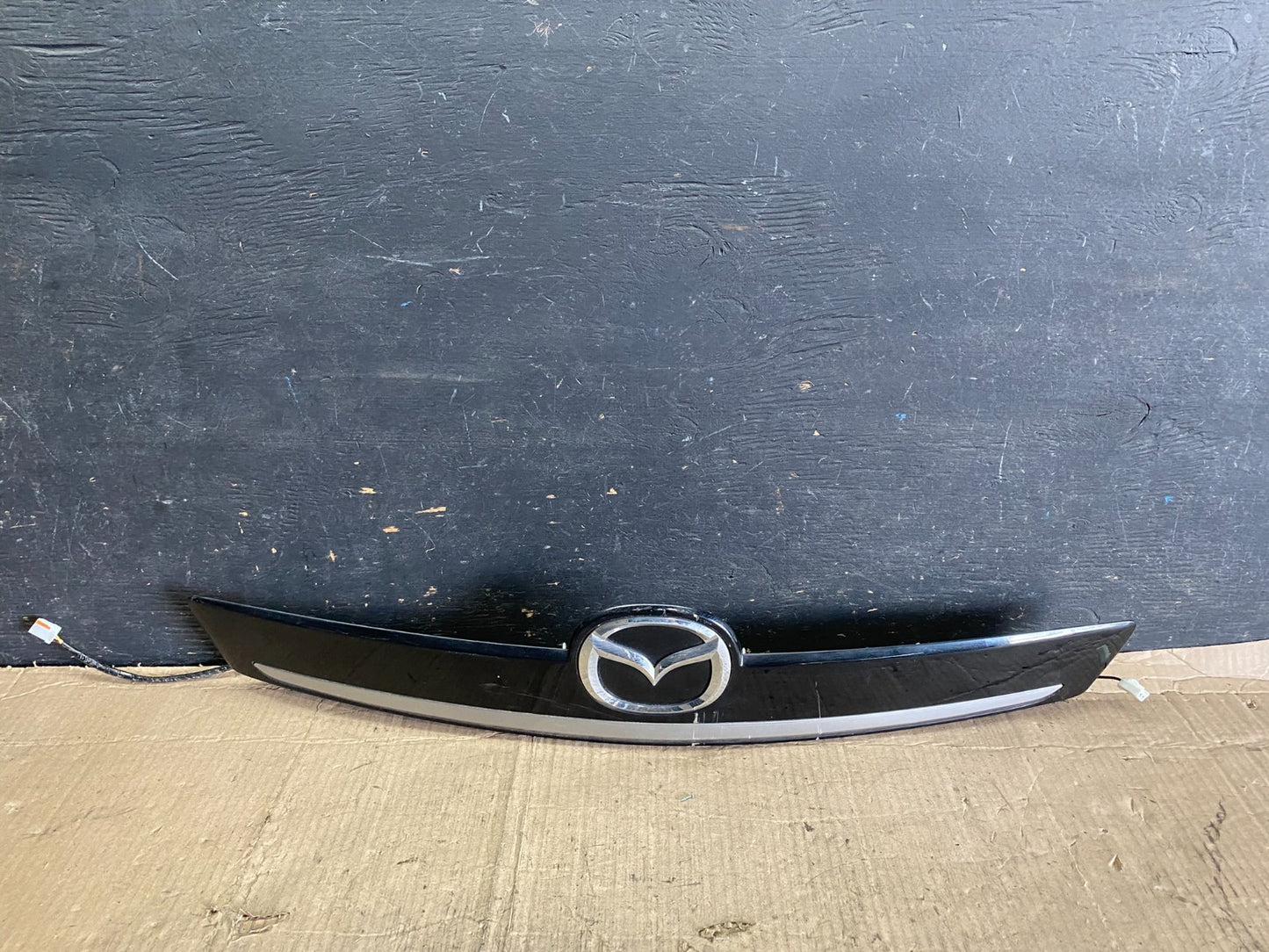 2007-2012 Mazda CX-9 Trunk Lid Garnish Panel Molding Trim Backup Camera U7459 DG0