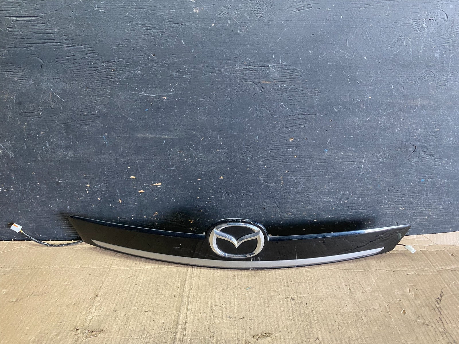 2007-2012 Mazda CX-9 Trunk Lid Garnish Panel Molding Trim Backup Camera U7459 DG0